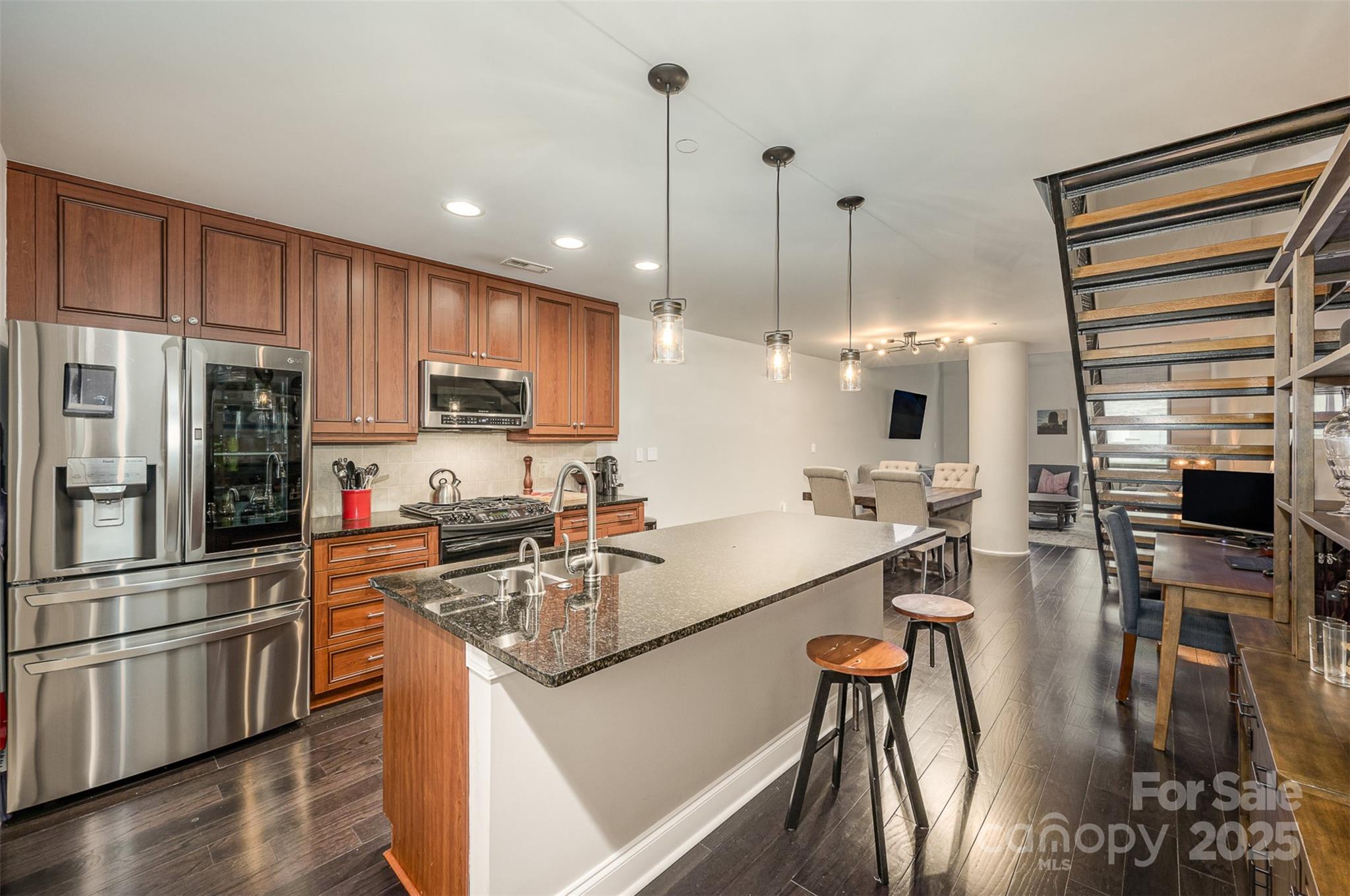 Photos of 701 Royal Ct Apt 102 Charlotte NC 28202