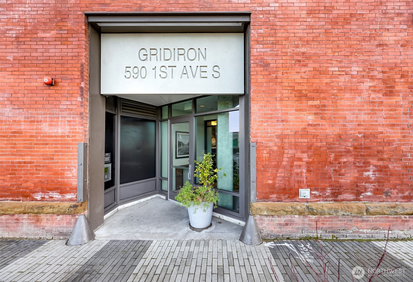 Photos of 590 1st Ave S Apt 810 Seattle WA 98104
