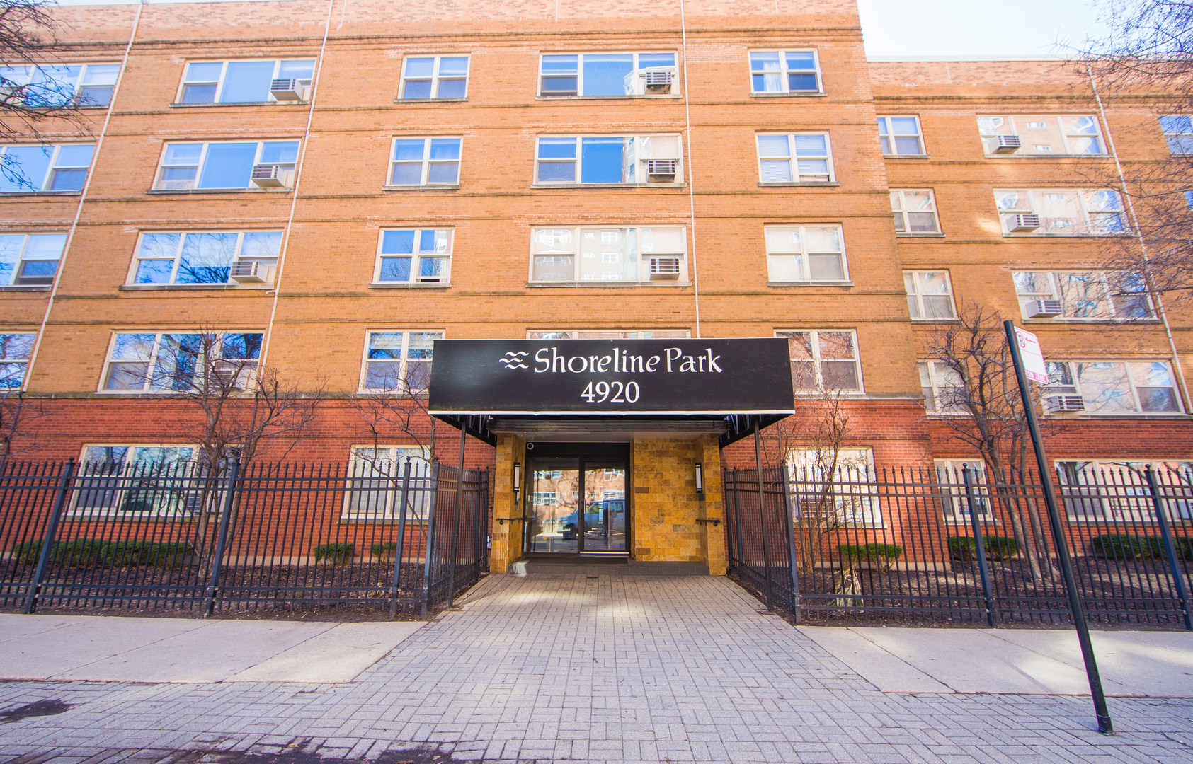Photos of 4920 N Marine Dr Apt 411 Chicago IL 60640