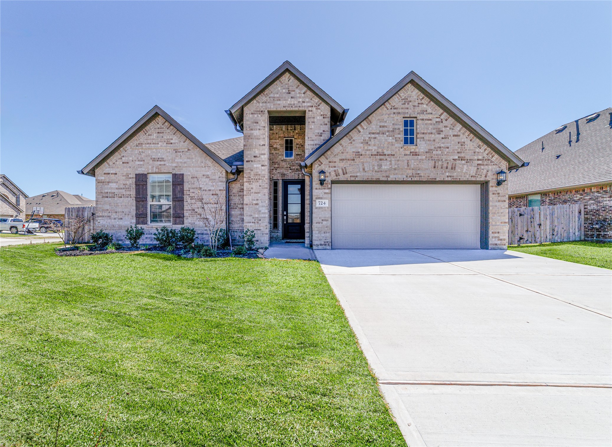 Photos of 724 Kingwood Dr League City TX 77573
