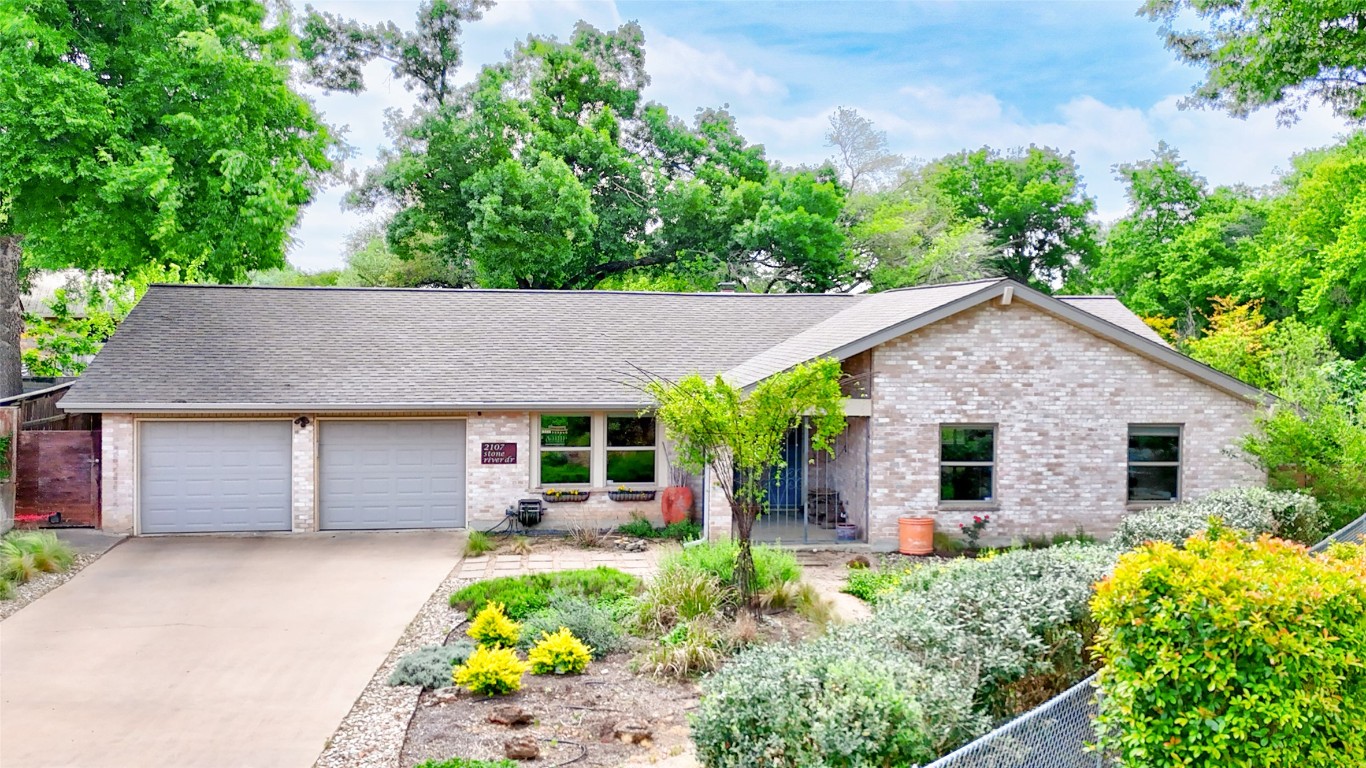 Photos of 2107 Stone River Dr Austin TX 78745