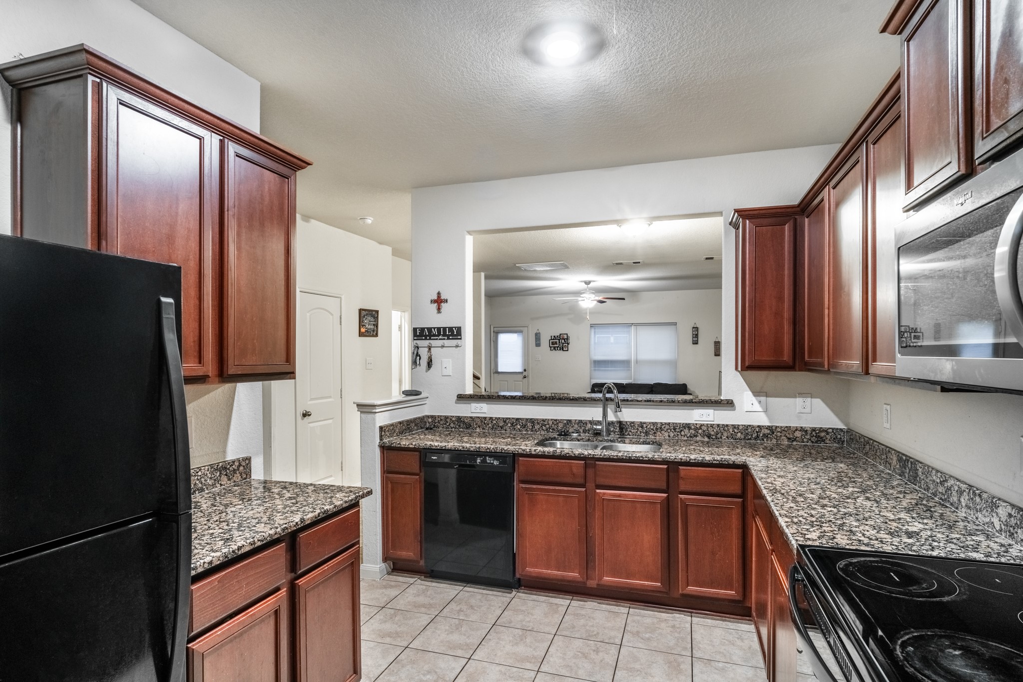 Photos of 9406 Garnet Grove Dr Iowa Colony TX 77583