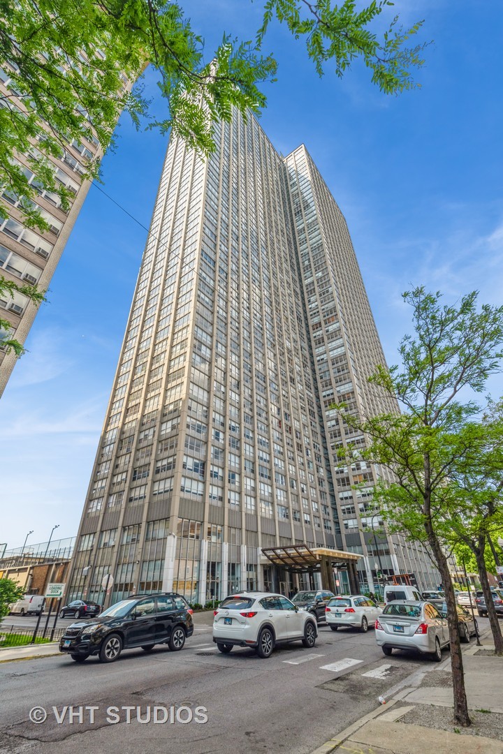 Photos of 655 W Irving Park Rd Apt 4711 Chicago IL 60613