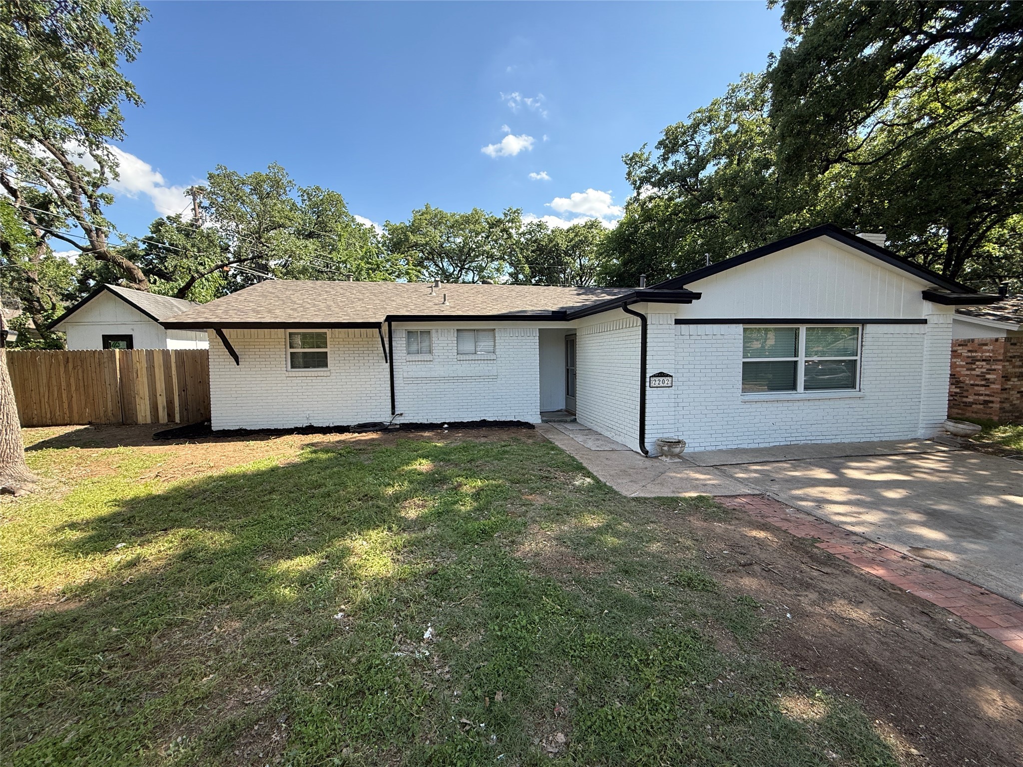 Photos of 2202 Pontiac Dr Arlington TX 76013