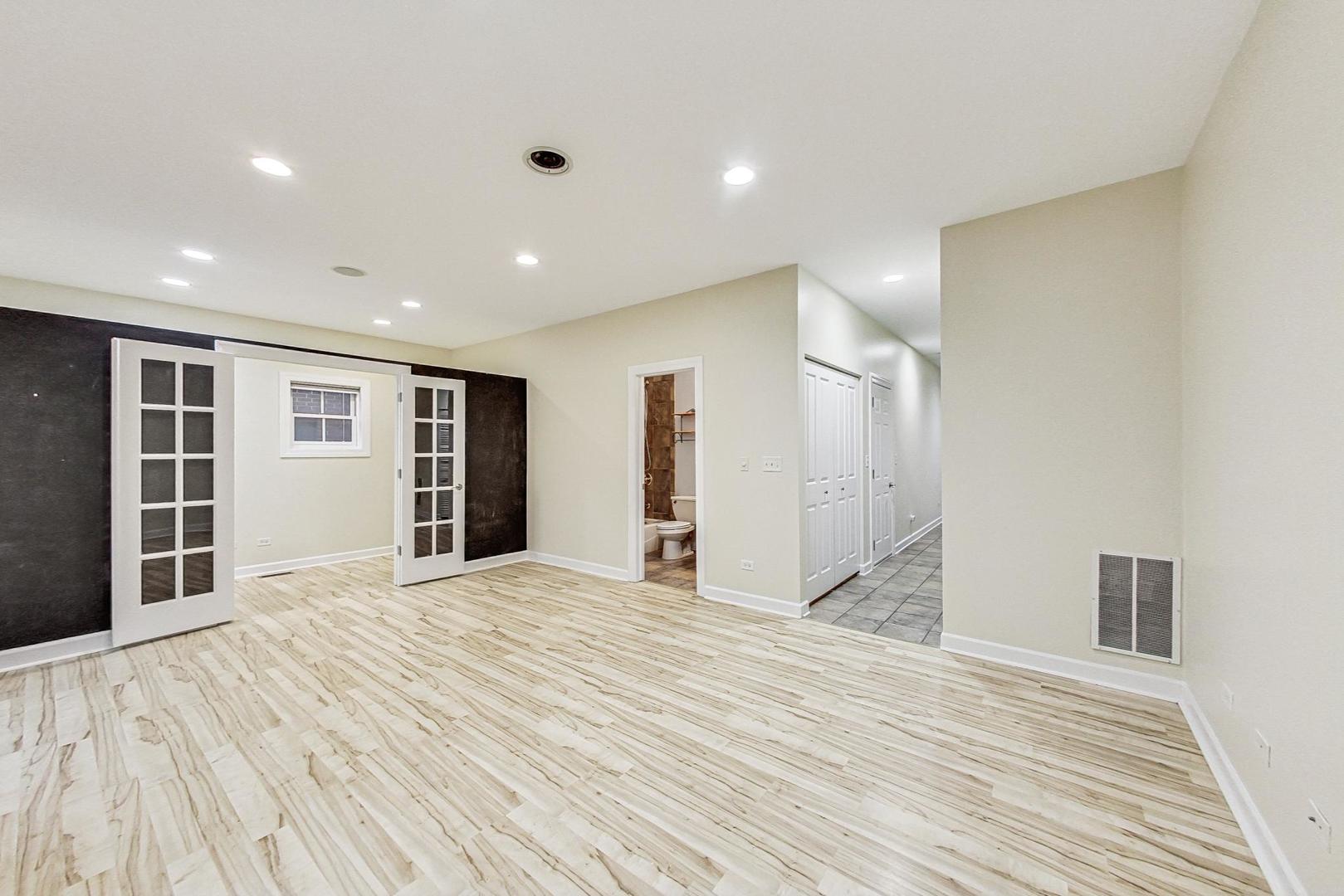 Photos of 2008 S Calumet Ave Unit I Chicago IL 60616
