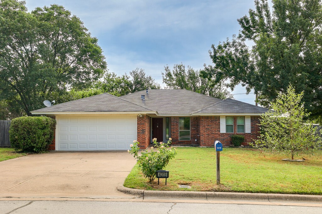 Photos of 4315 Woodmeadow Ct Arlington TX 76016