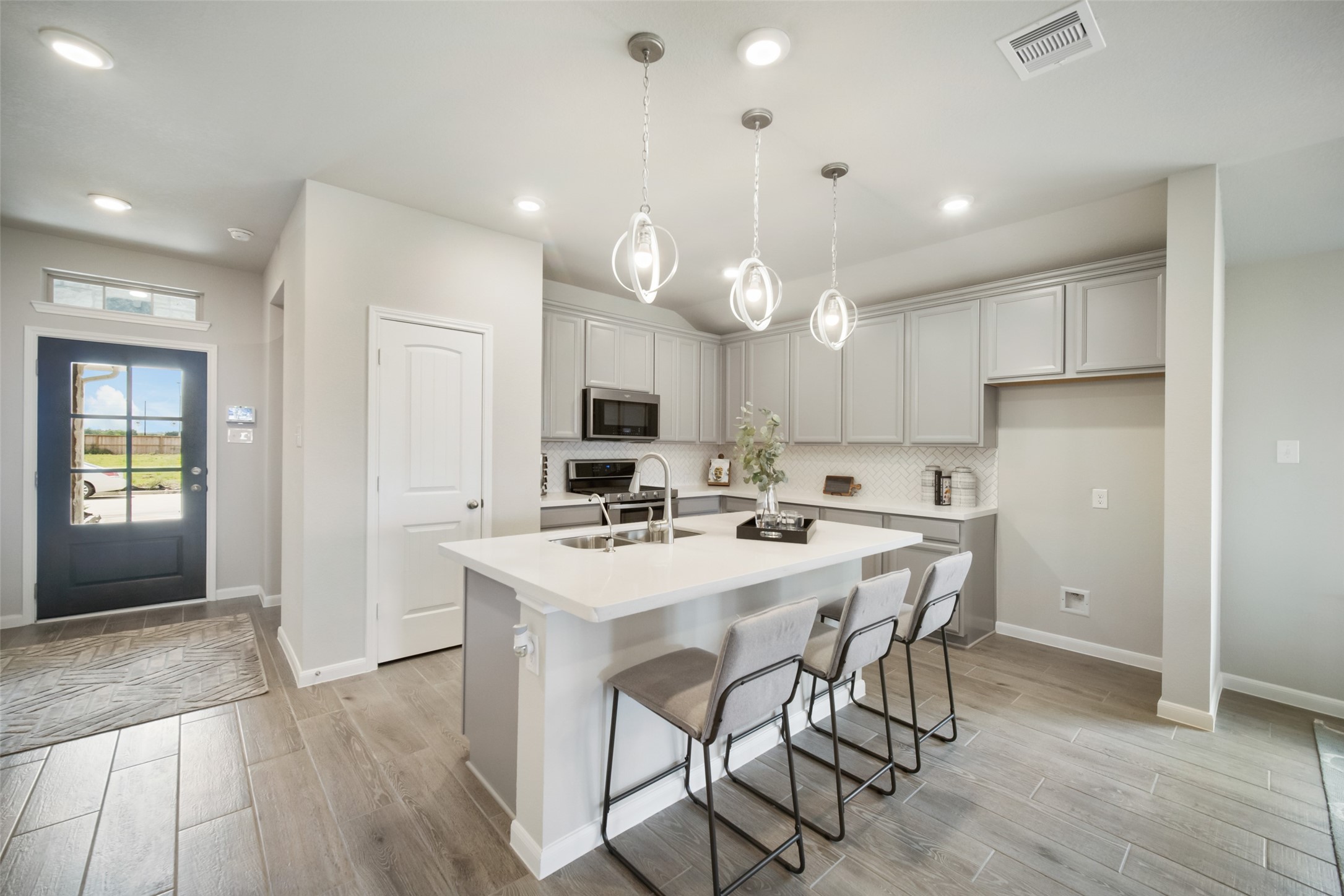 Photos of 230 Magnolia Laurel Dr Alvin TX 77511