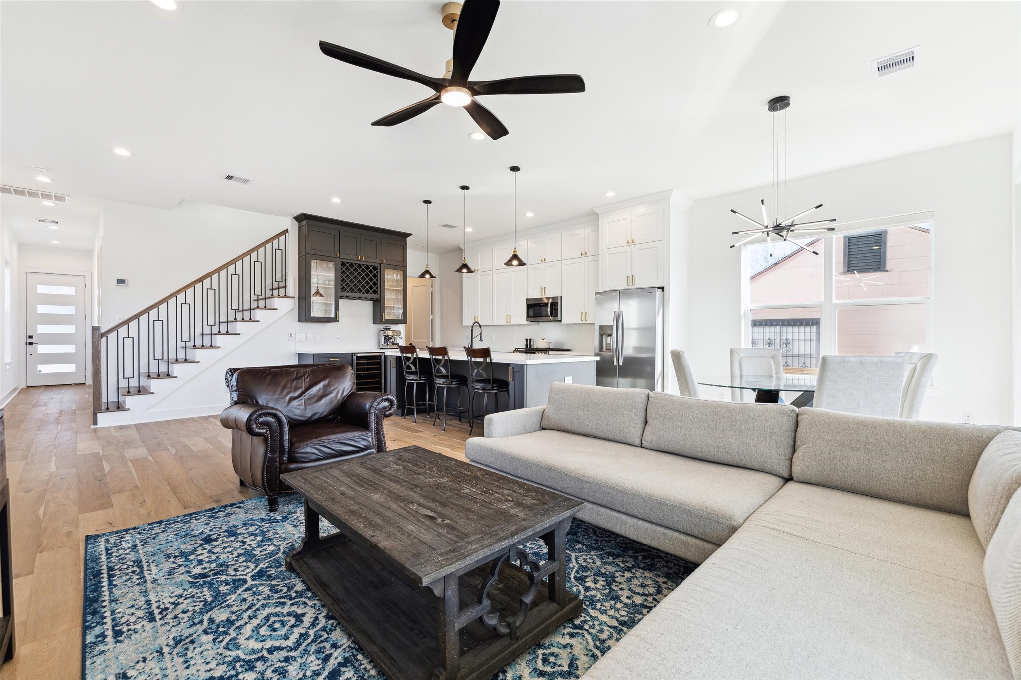 Photos of 830 E 40th St Houston TX 77022