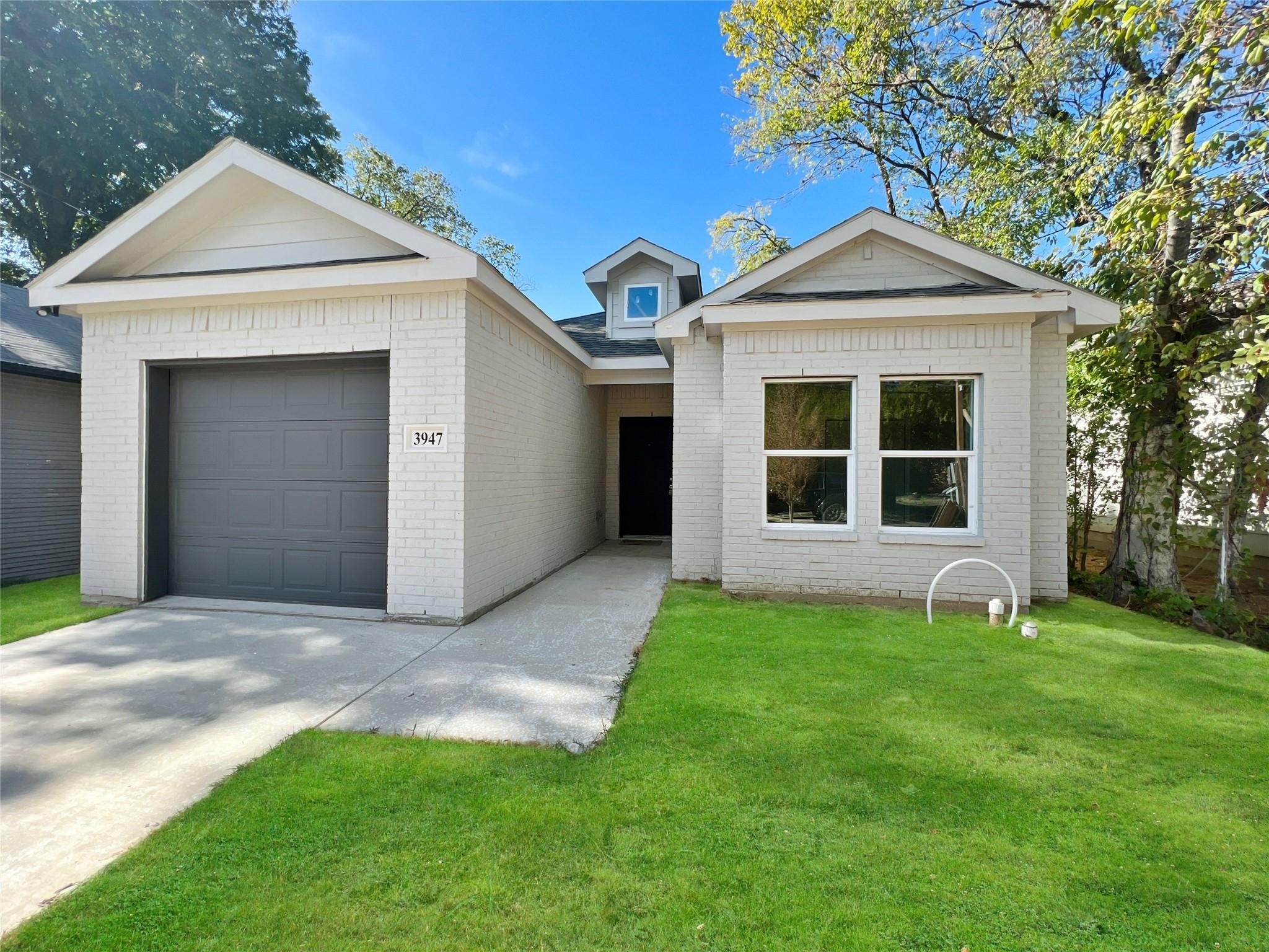 Photos of 1228 Bessie St Fort Worth TX 76104