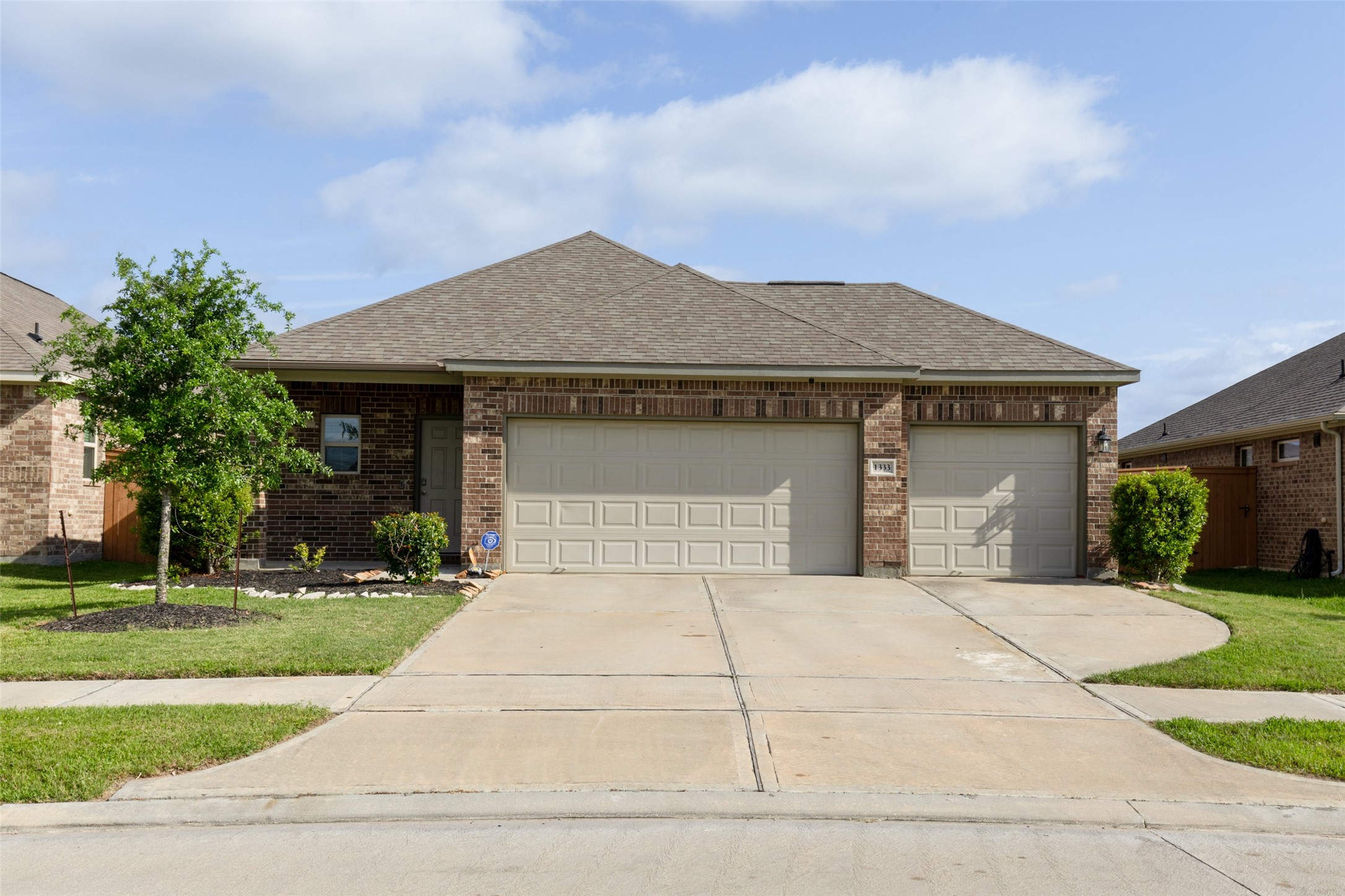 Photos of 1333 Red Hills Dr Rosharon TX 77583