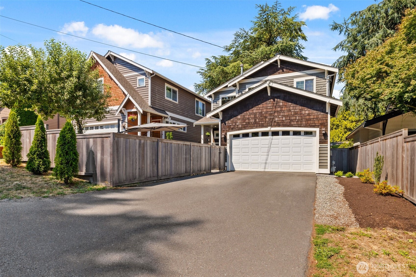 Photos of 916 SW Austin St Seattle WA 98106