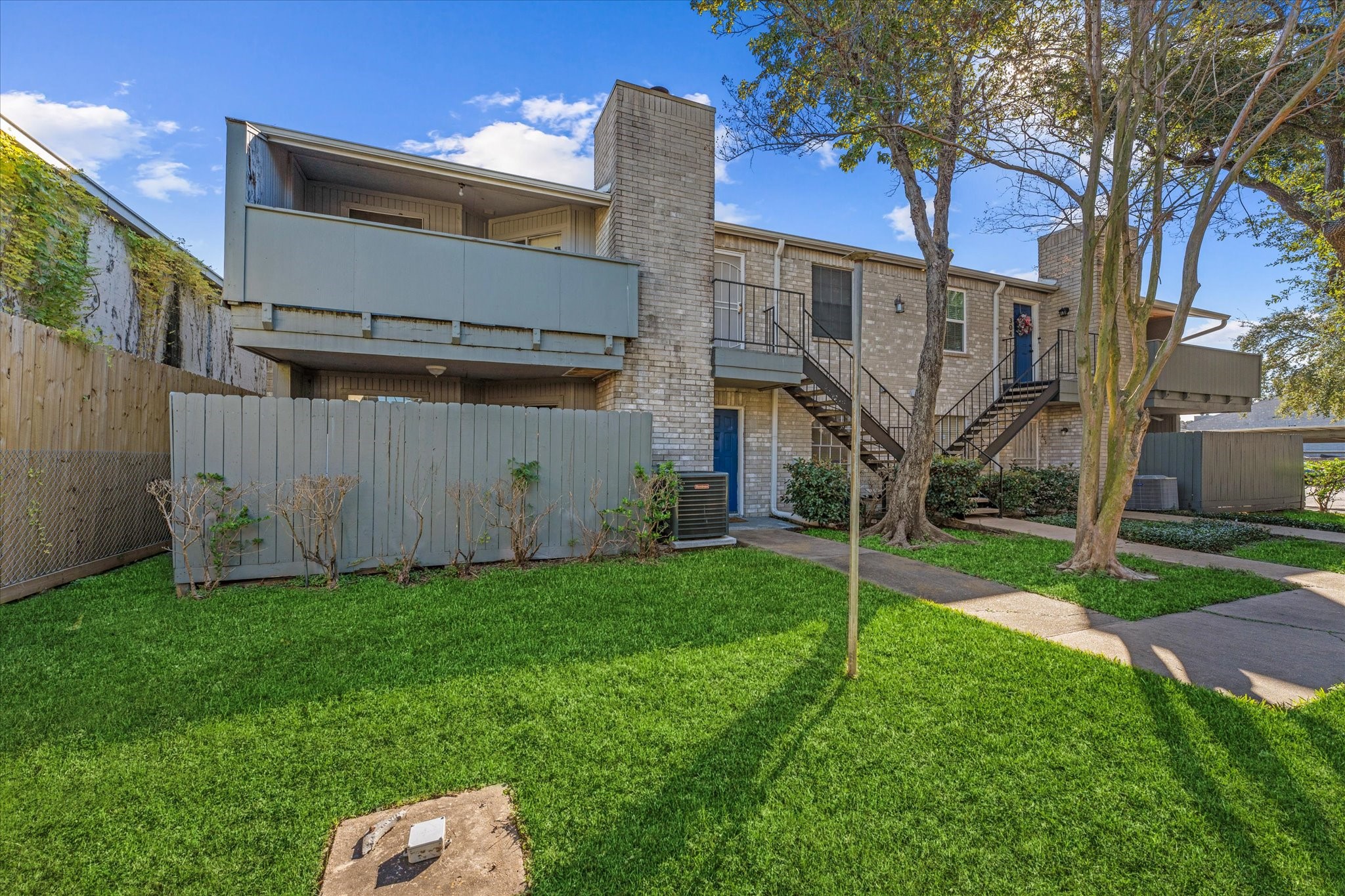 Photos of 9797 Leawood Blvd Apt 301 Houston TX 77099