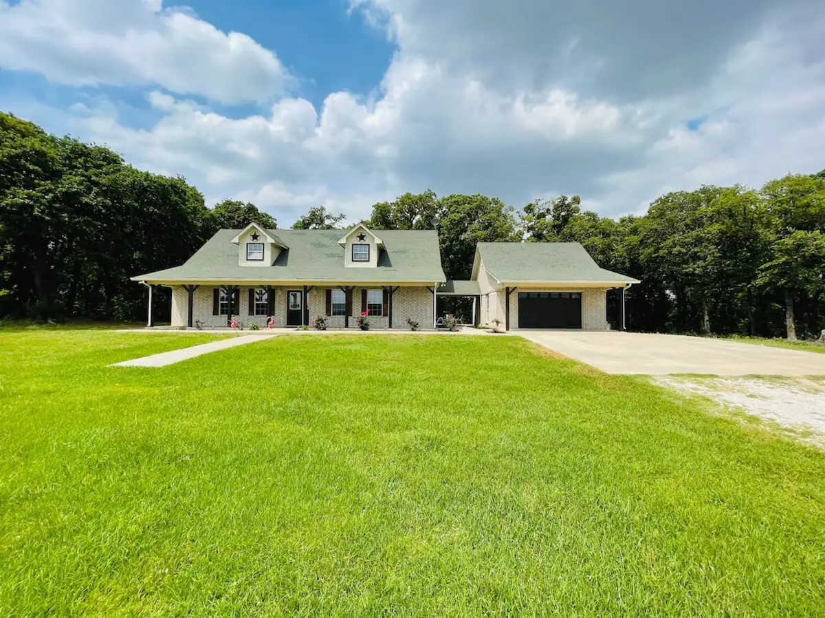 Photos of 207 Emberson Chapel Rd Pilot Point TX 76258