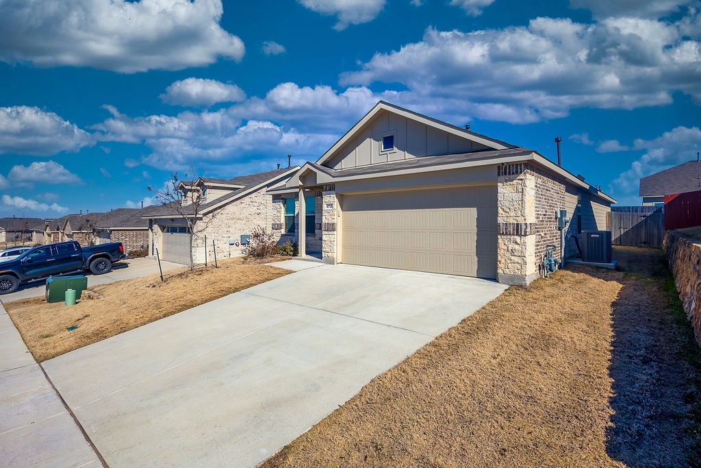 Photos of 6712 Stoney Point Rd Fort Worth TX 76123