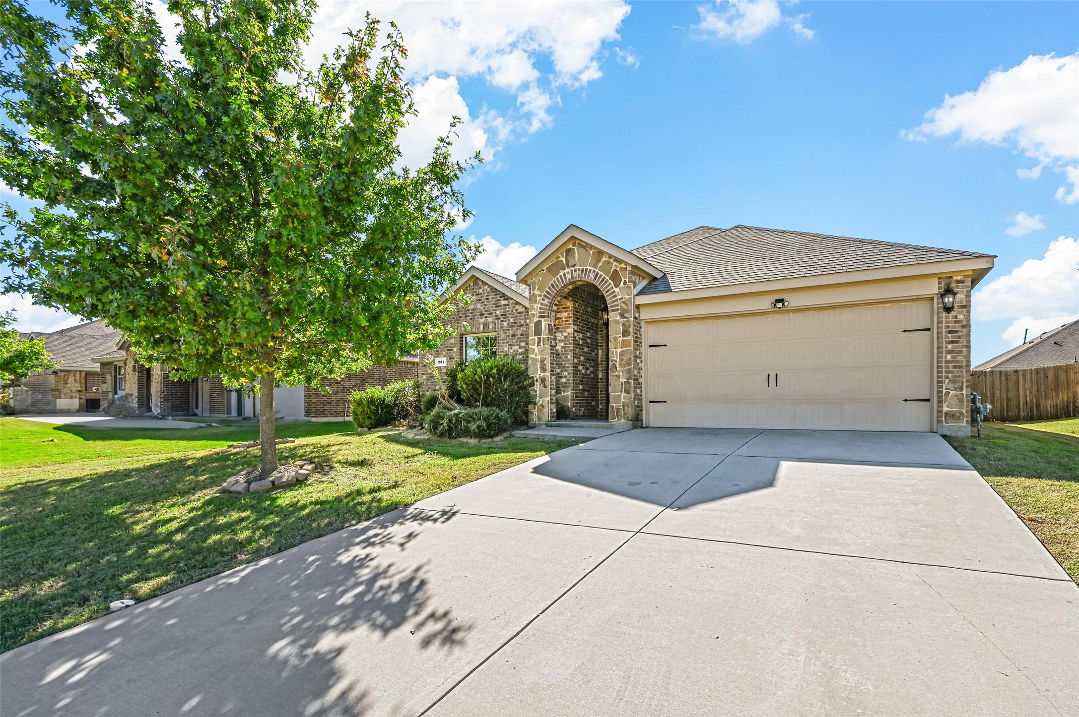 Photos of 231 Clydesdale St Waxahachie TX 75165