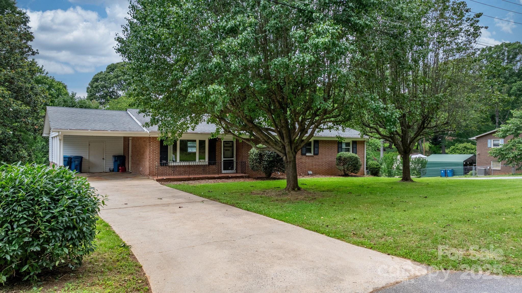Photos of 1753 28th St NE Hickory NC 28601
