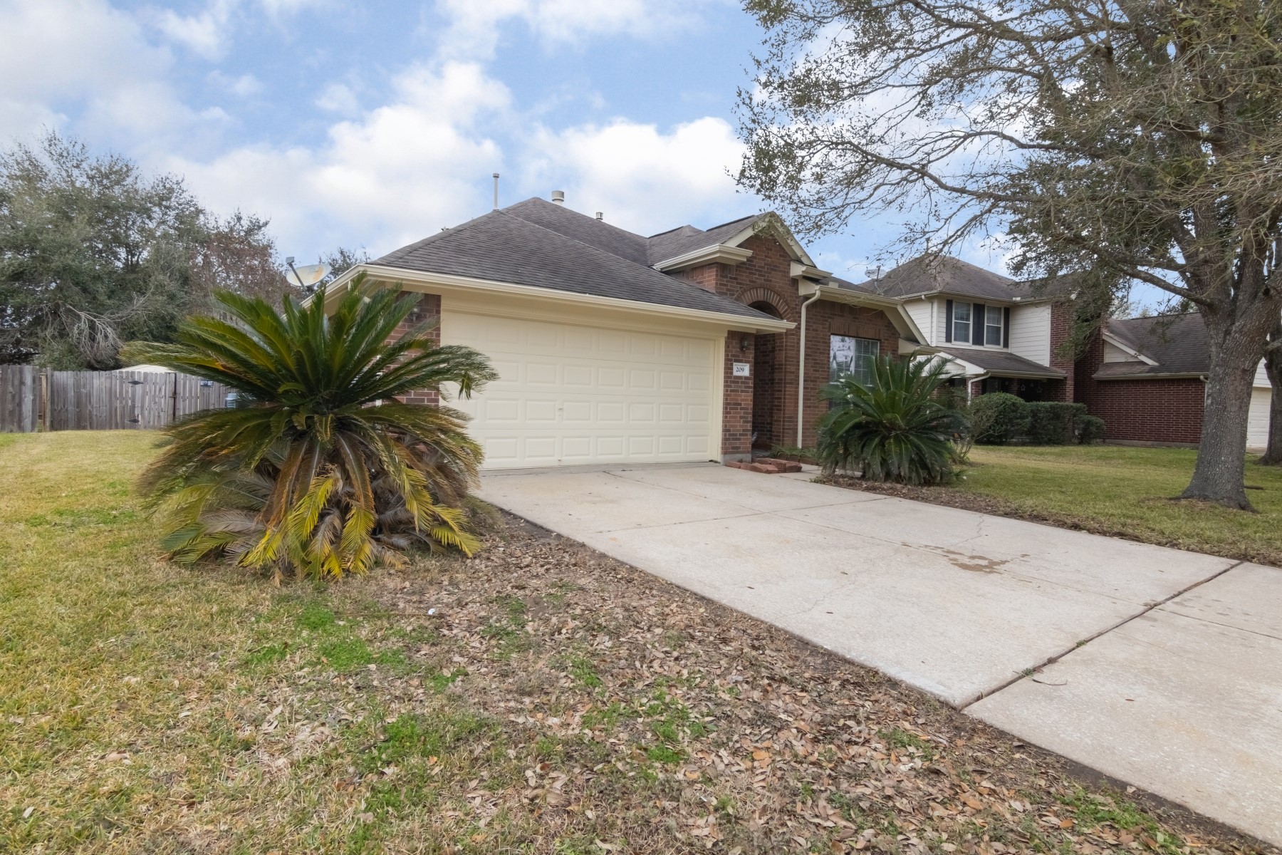 Photos of 209 Colony Lake Ln Dickinson TX 77539
