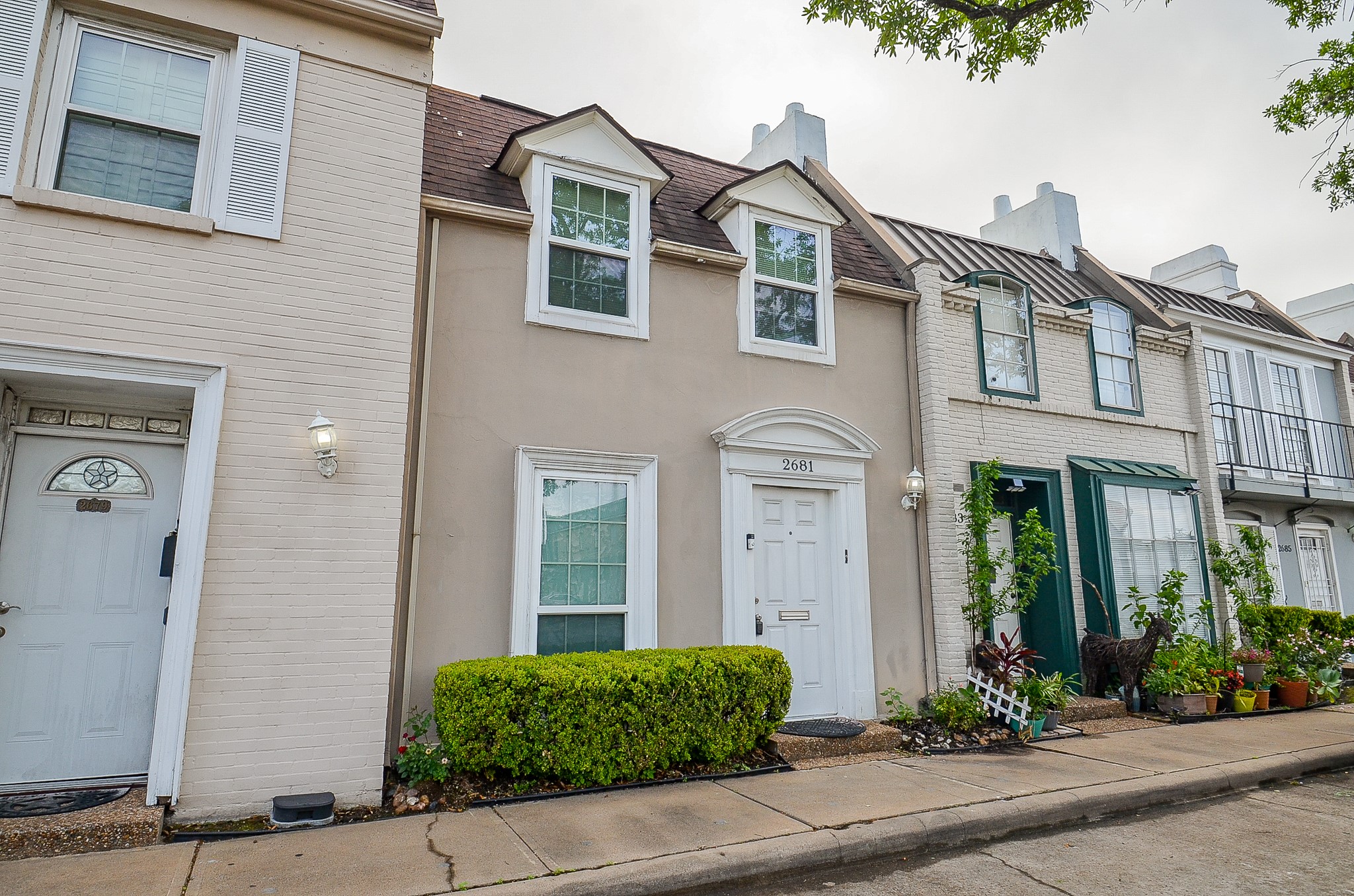 Photos of 2681 Marilee Ln Houston TX 77057