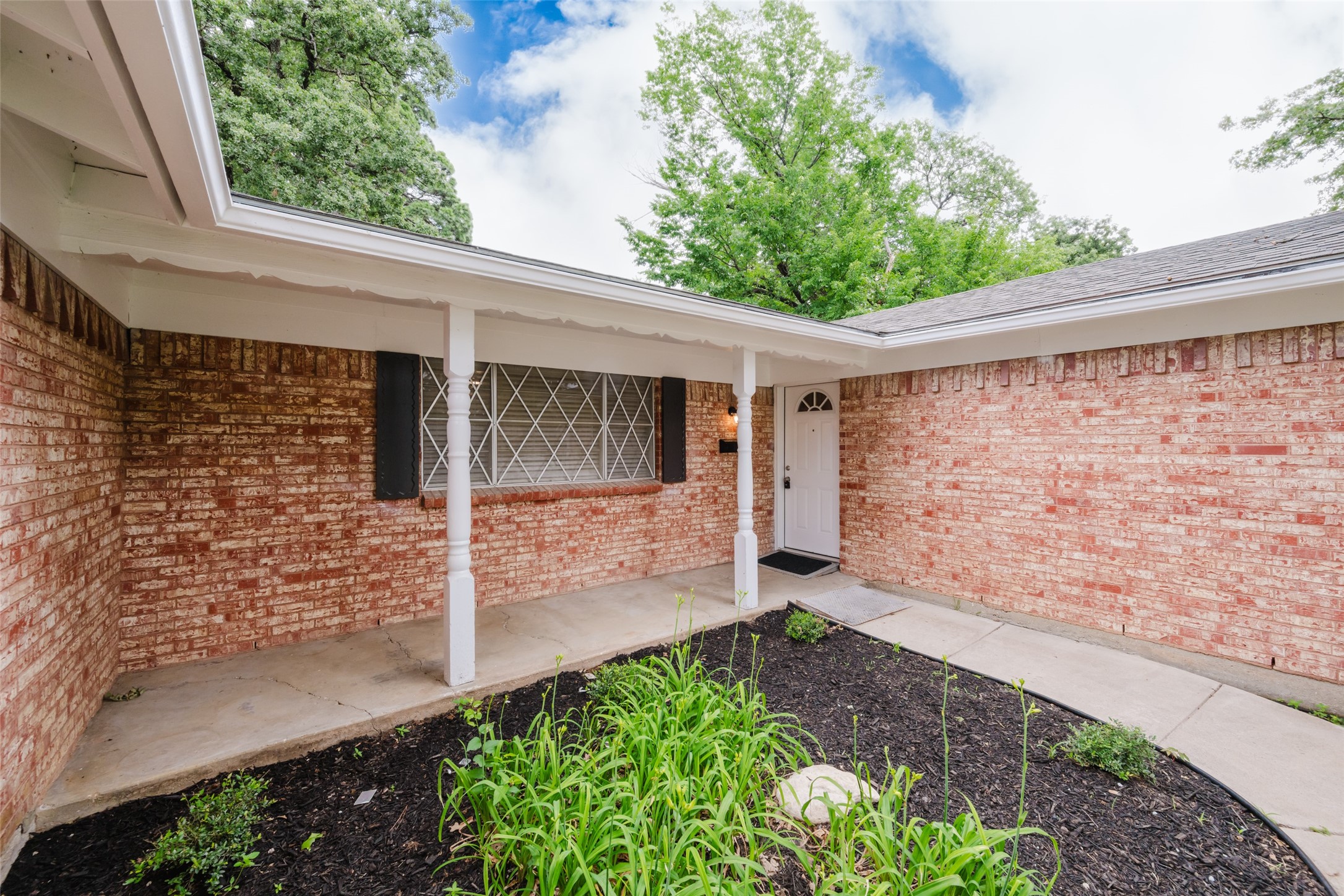 Photos of 3605 Falcon Dr Forest Hill TX 76119