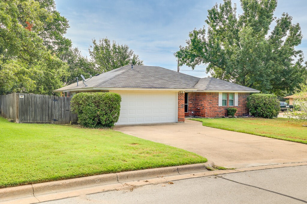 Photos of 4315 Woodmeadow Ct Arlington TX 76016