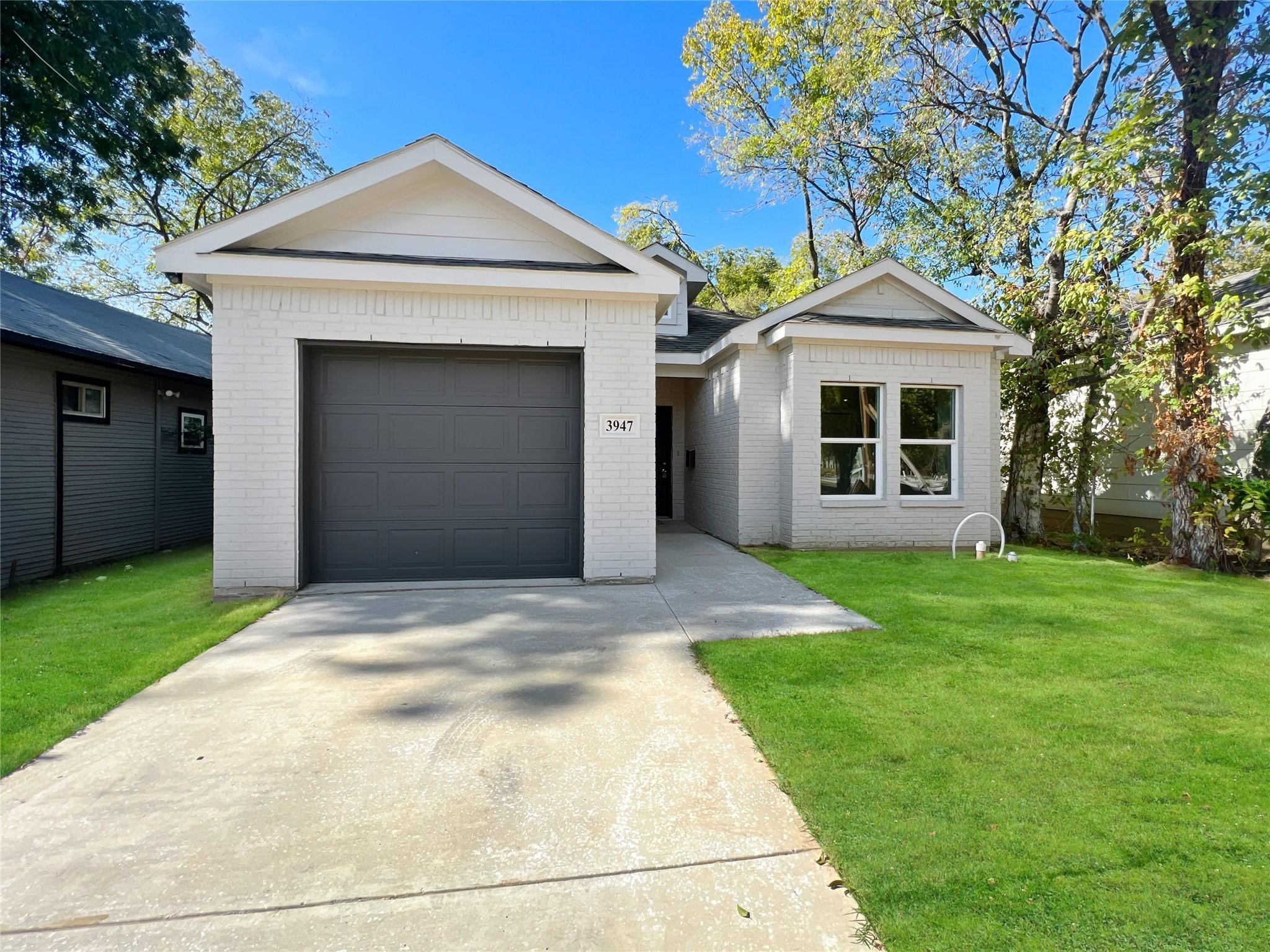 Photos of 1228 Bessie St Fort Worth TX 76104