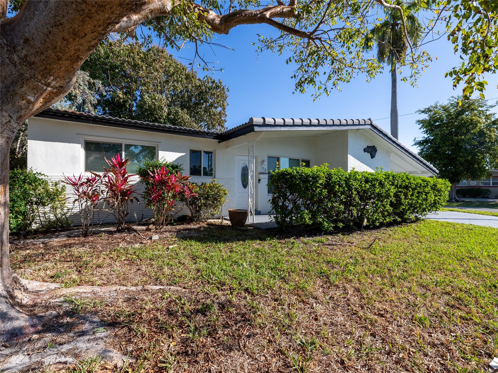 Photos of 700 SW 4th Ct Hallandale Beach FL 33009