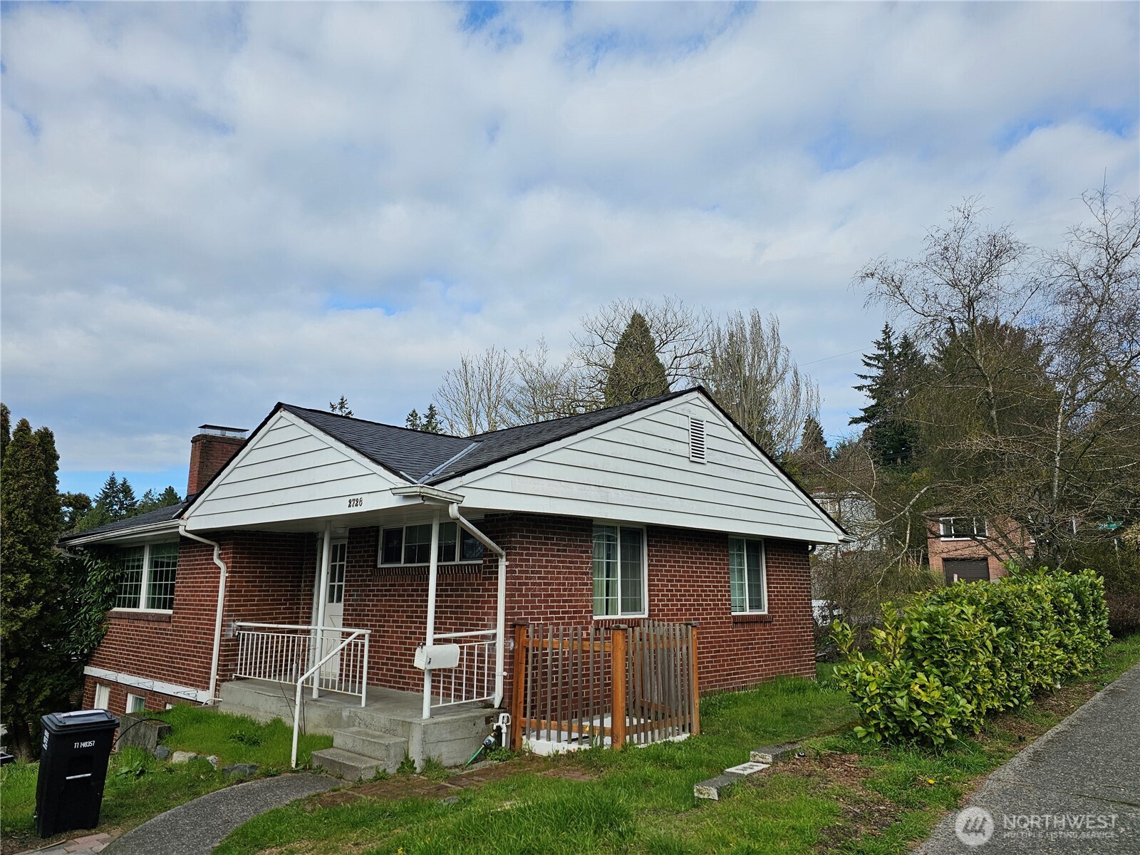 Photos of 2726 NE 75th St Seattle WA 98115