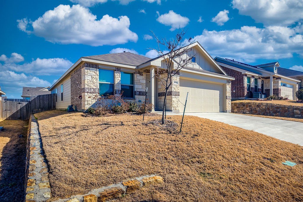 Photos of 6712 Stoney Point Rd Fort Worth TX 76123