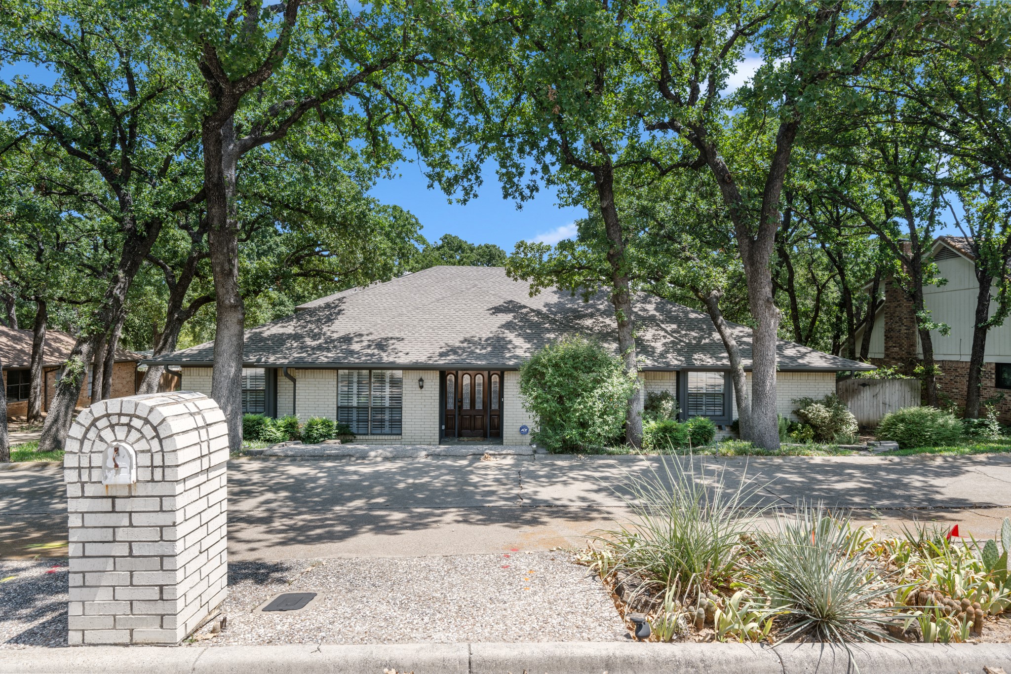Photos of 2201 Adams Dr Arlington TX 76011