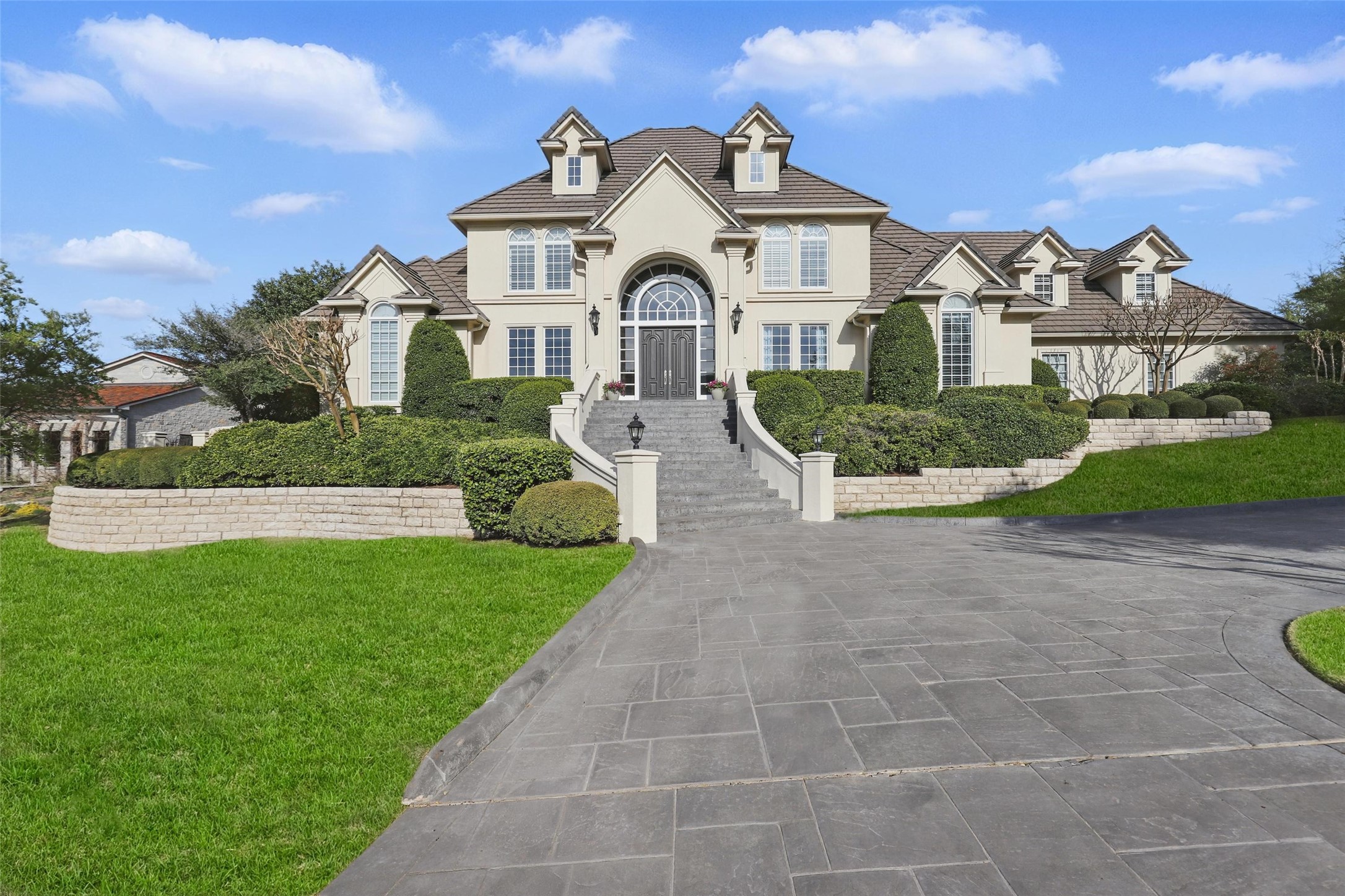 Photos of 6800 Oak Hill Dr Fort Worth TX 76132