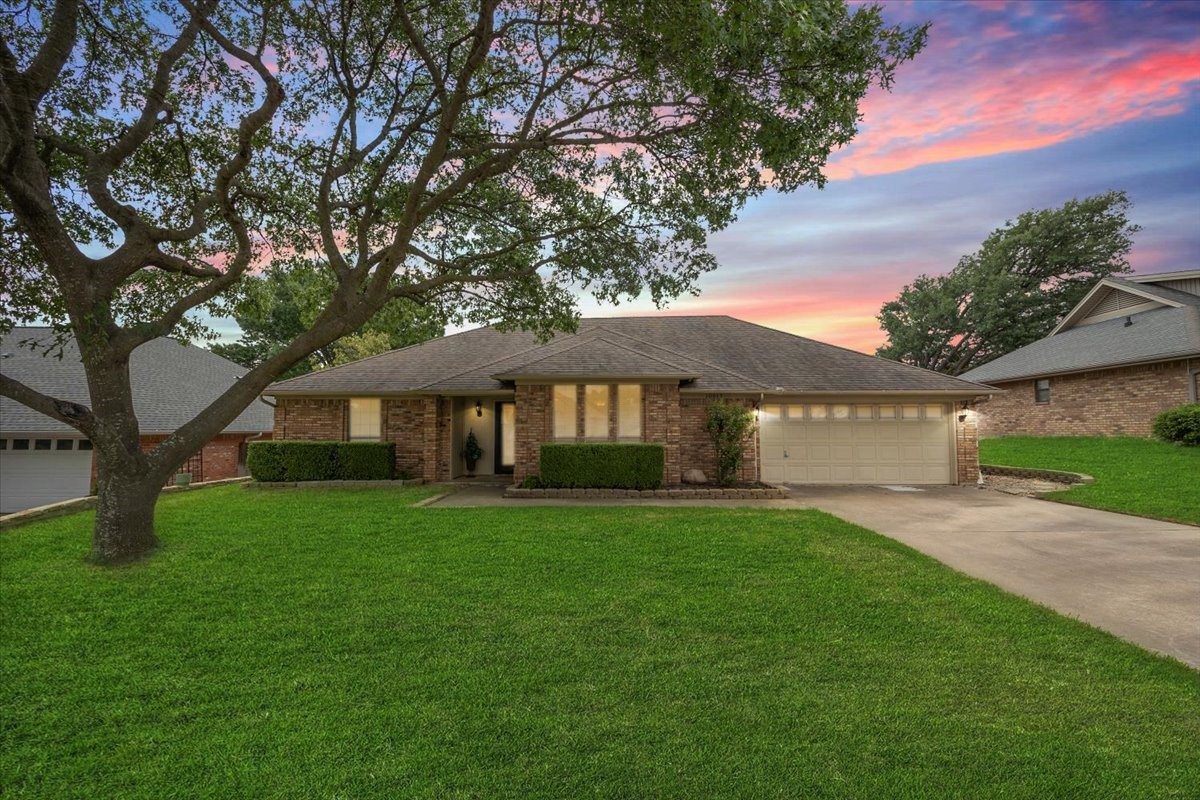 Photos of 10013 Stoneleigh Dr Benbrook TX 76126