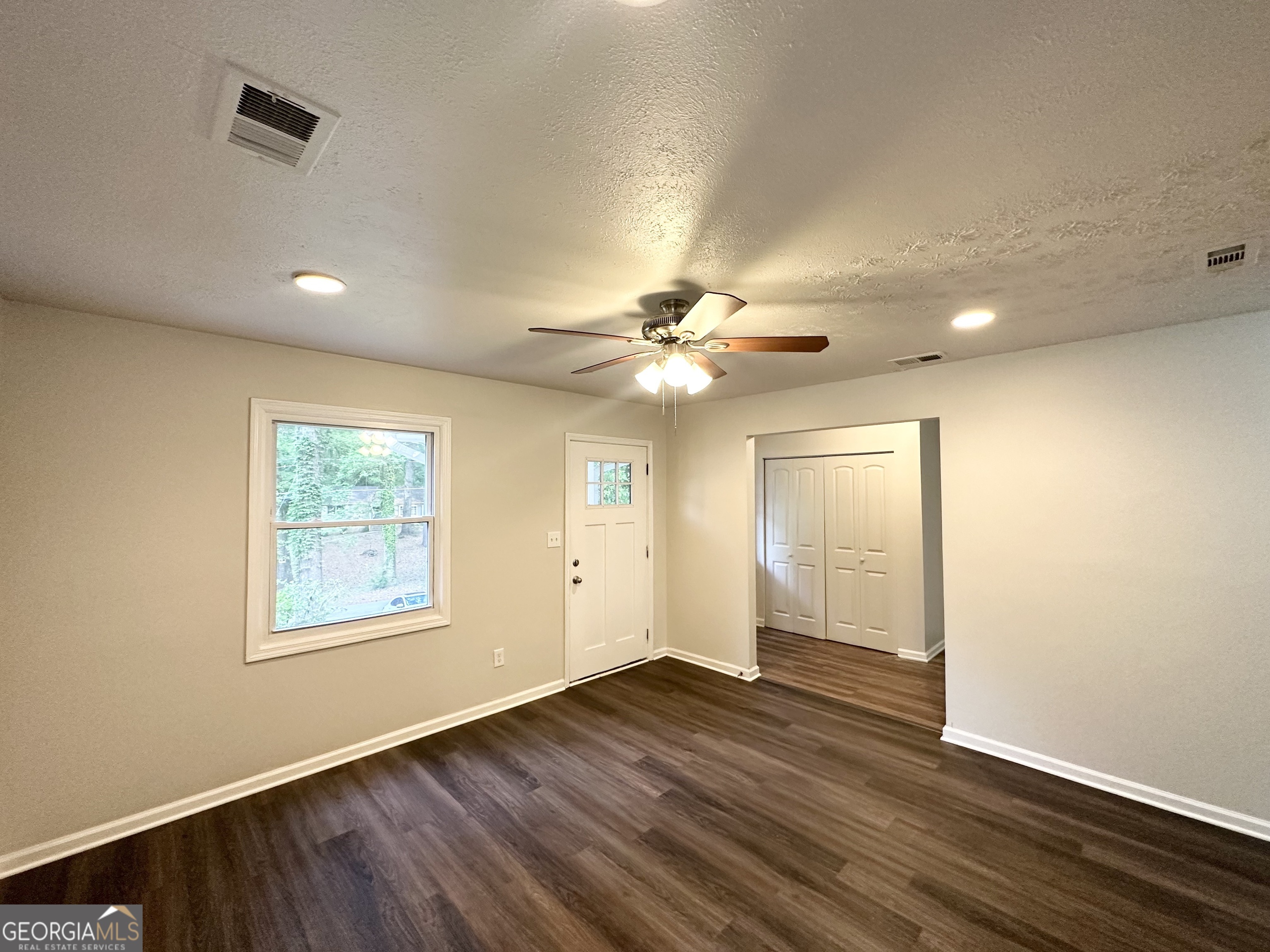 Photos of 2930 Waters Rd SW Atlanta GA 30354