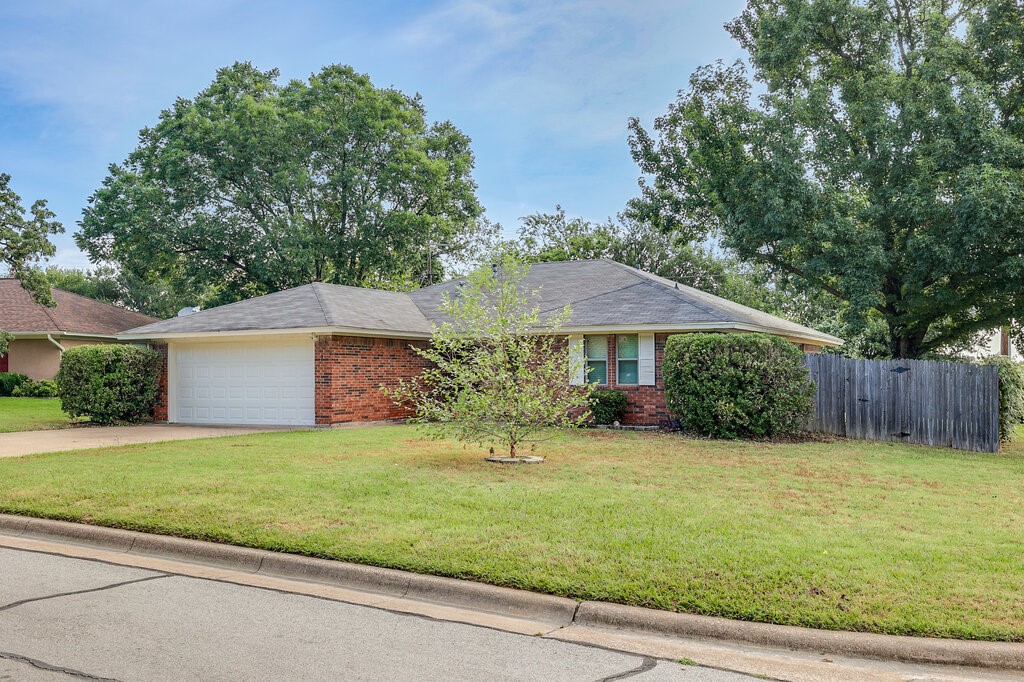 Photos of 4315 Woodmeadow Ct Arlington TX 76016