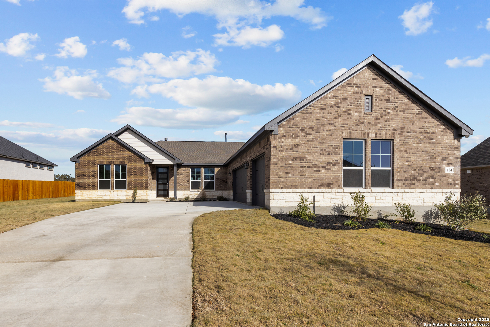 Photos of 117 Poe Pkwy Castroville TX 78009
