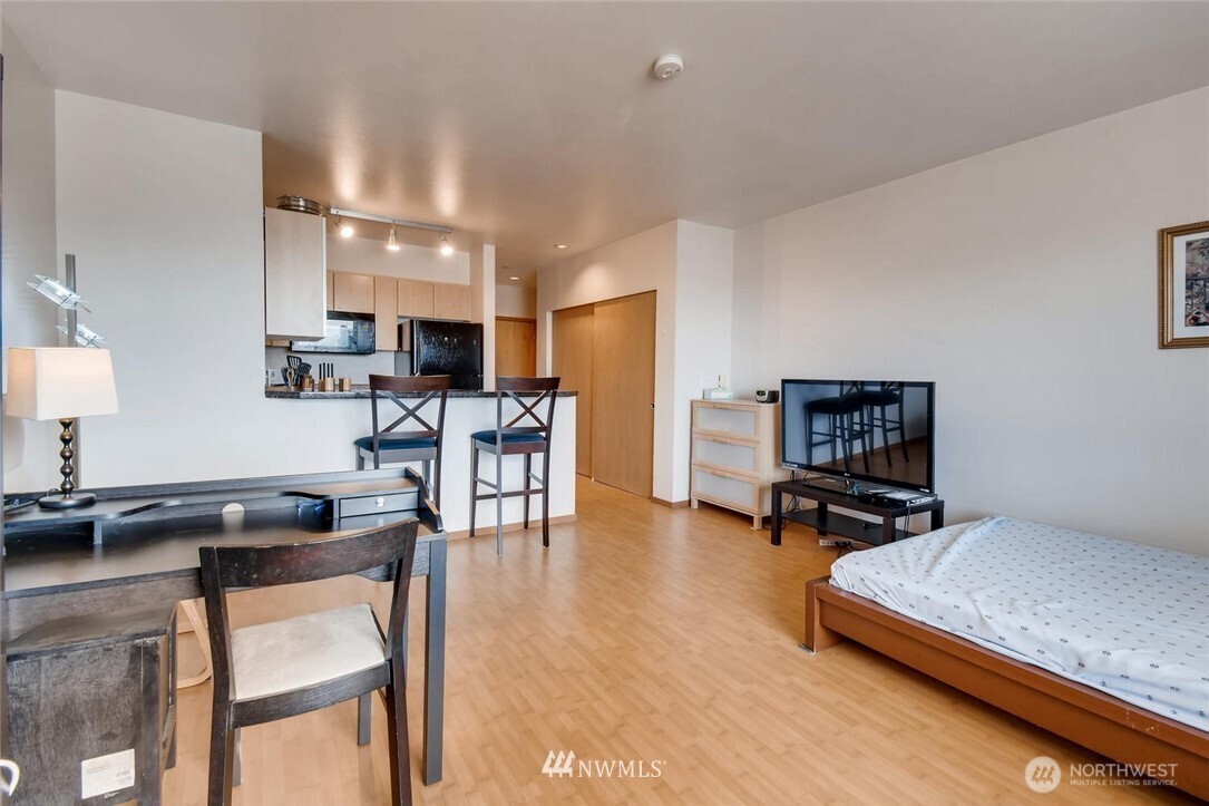 Photos of 668 S Lane St Apt 602 Seattle WA 98104