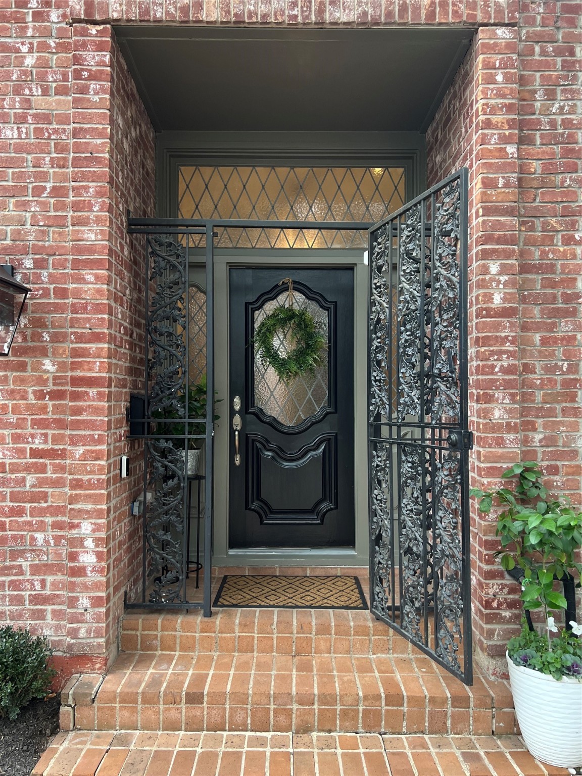 Photos of 7530 Chevy Chase Dr Houston TX 77063