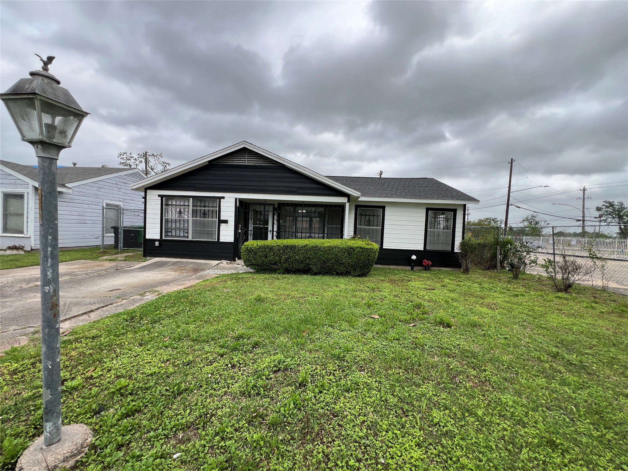 Photos of 206 W 44th St Houston TX 77018