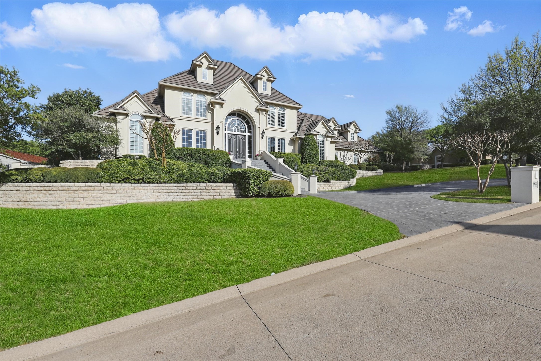 Photos of 6800 Oak Hill Dr Fort Worth TX 76132