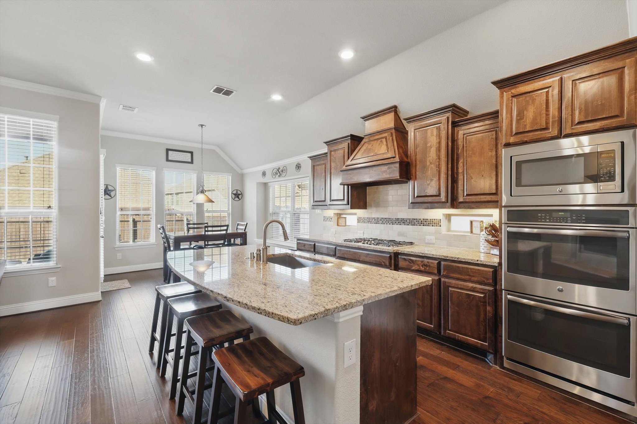 Photos of 809 River Birch Ct Euless TX 76039