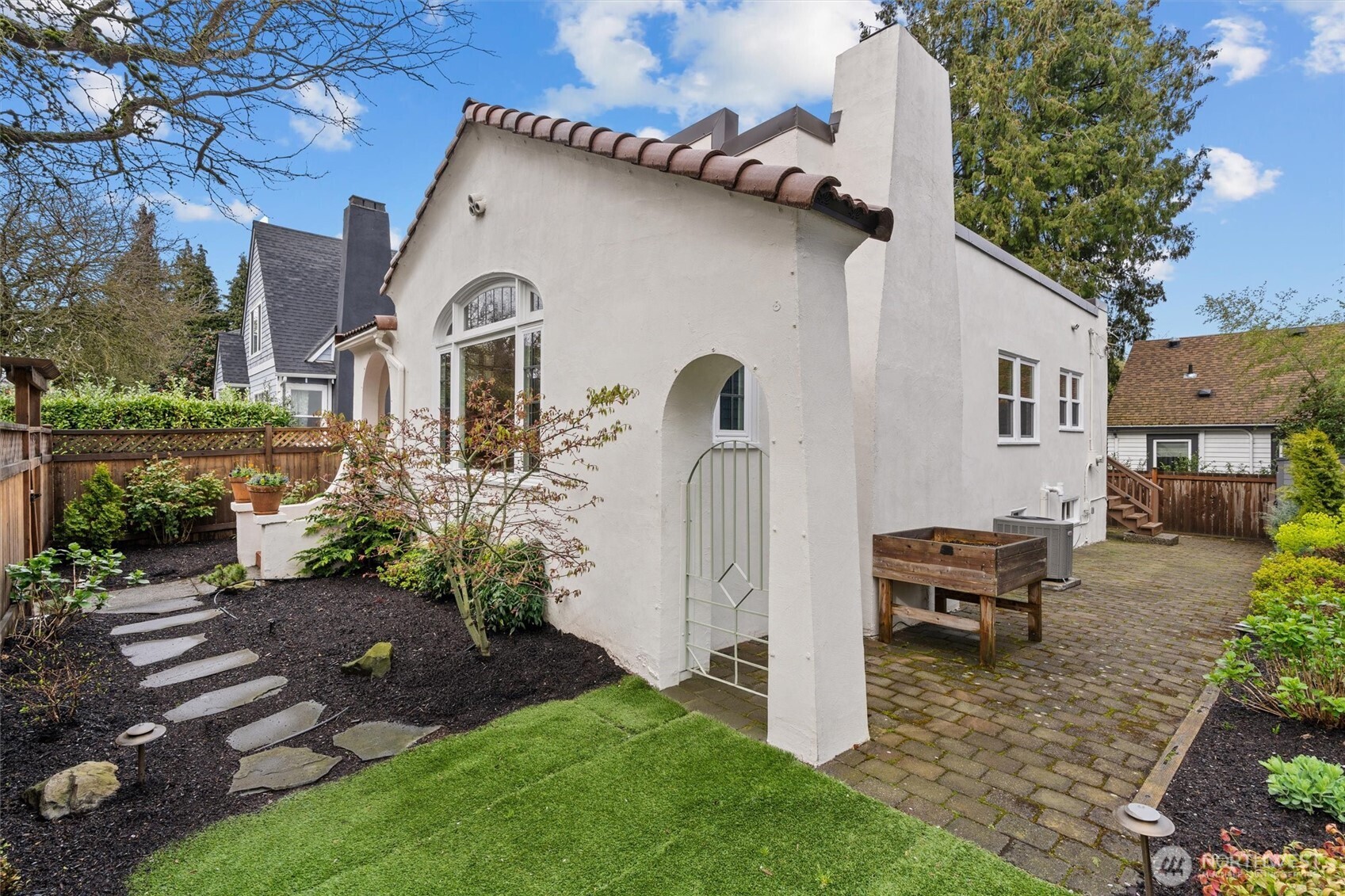 Photos of 806 23rd Ave E Seattle WA 98112