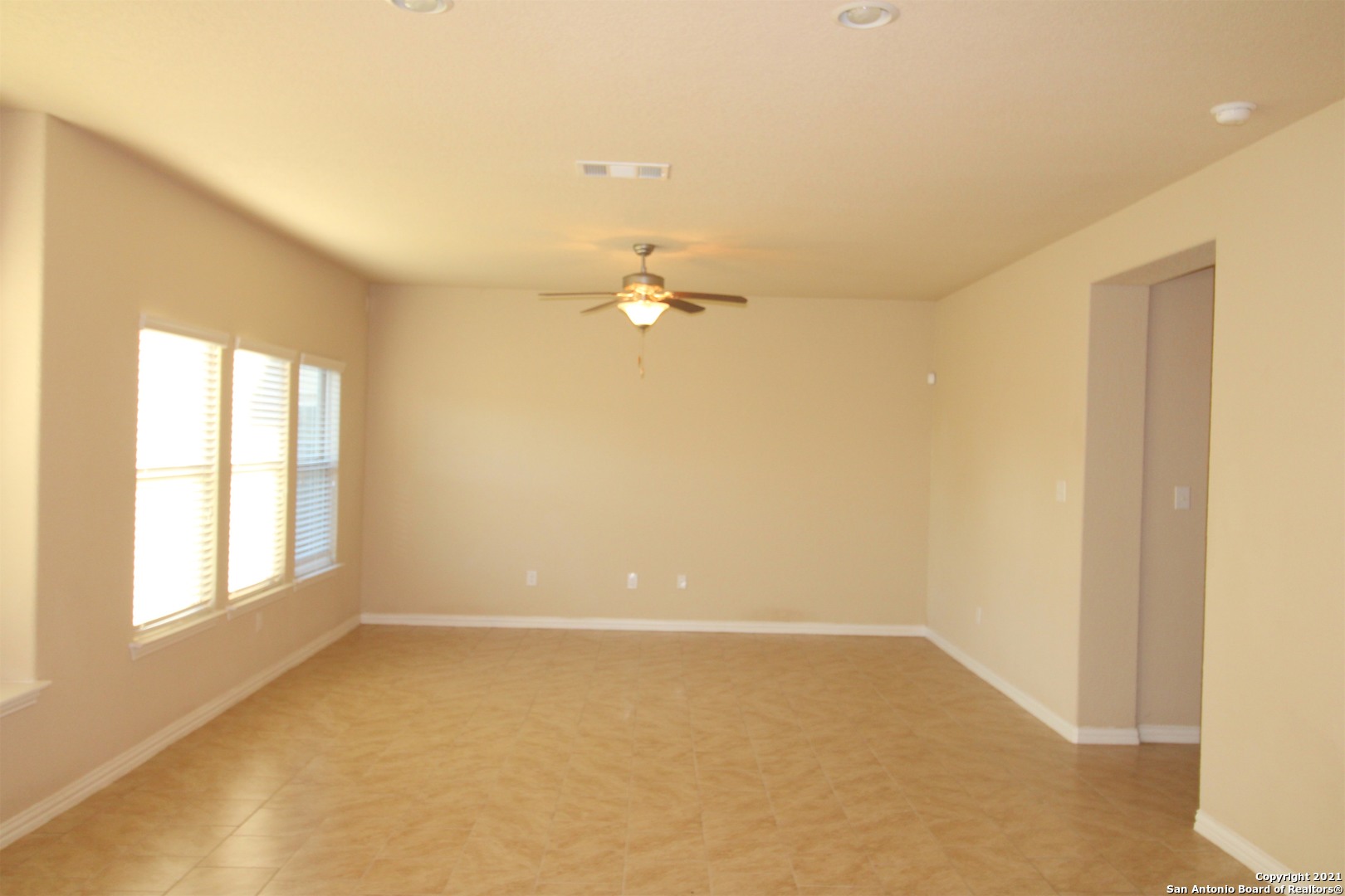 Photos of 9118 Hogarten Park Converse TX 78109