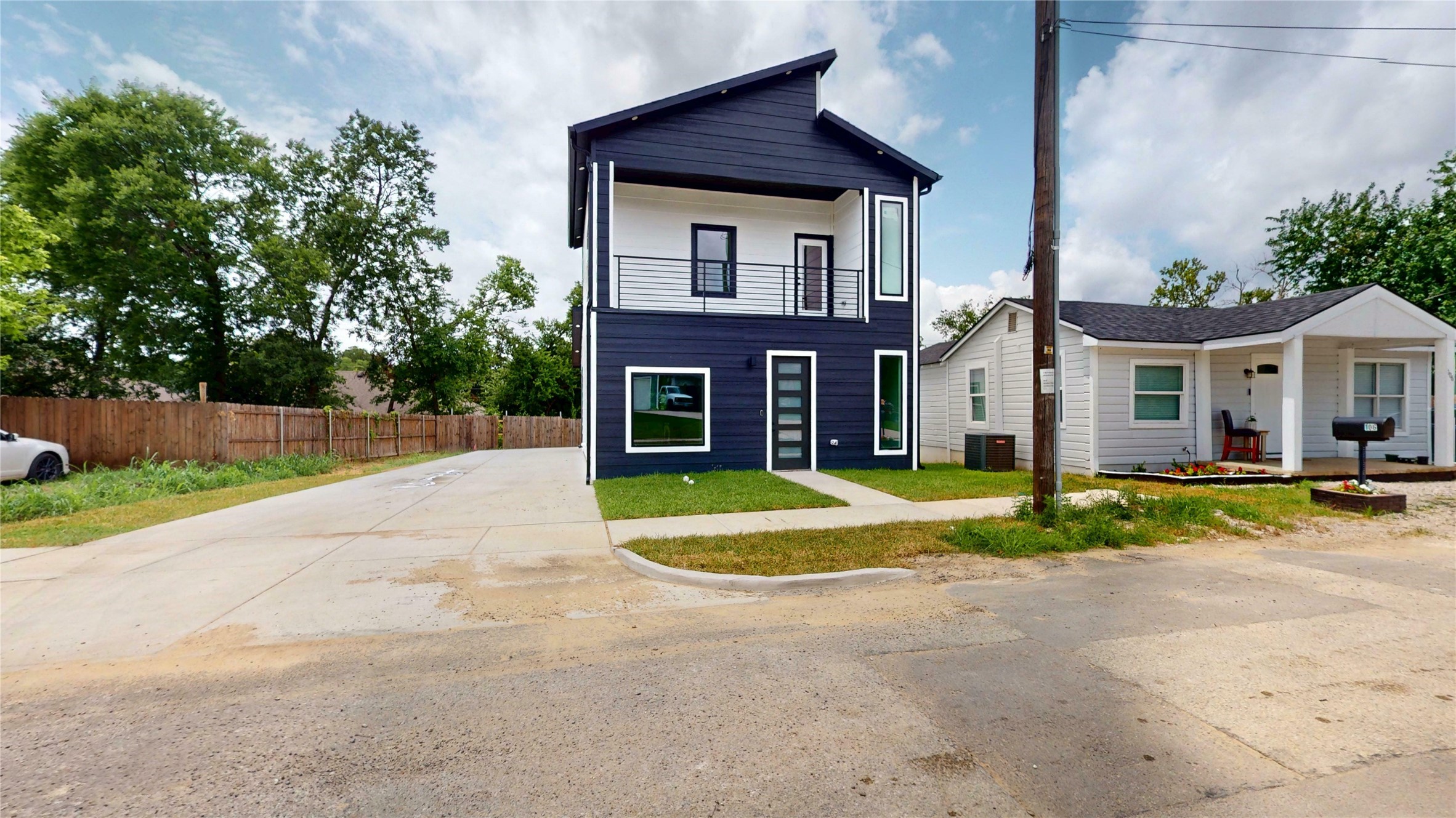 Photos of 108 Frierson St Waxahachie TX 75165