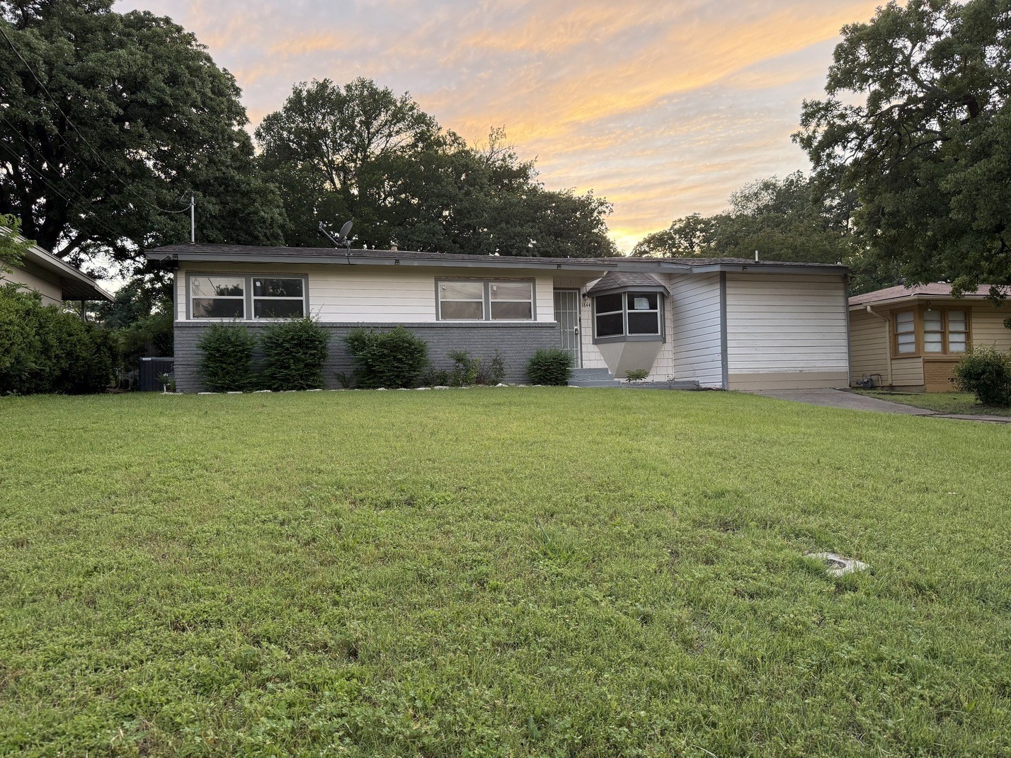 Photos of 1844 Montclair Dr Fort Worth TX 76103