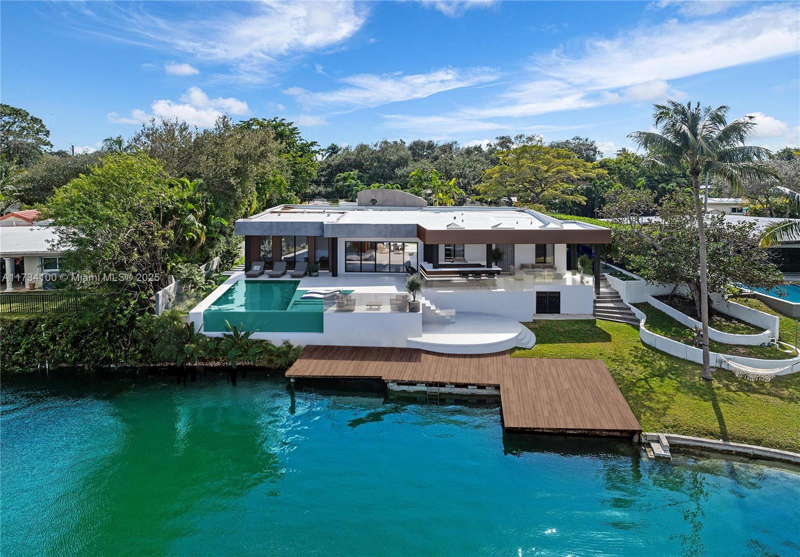 Photos of 2091 NE 191st Dr North Miami Beach FL 33179