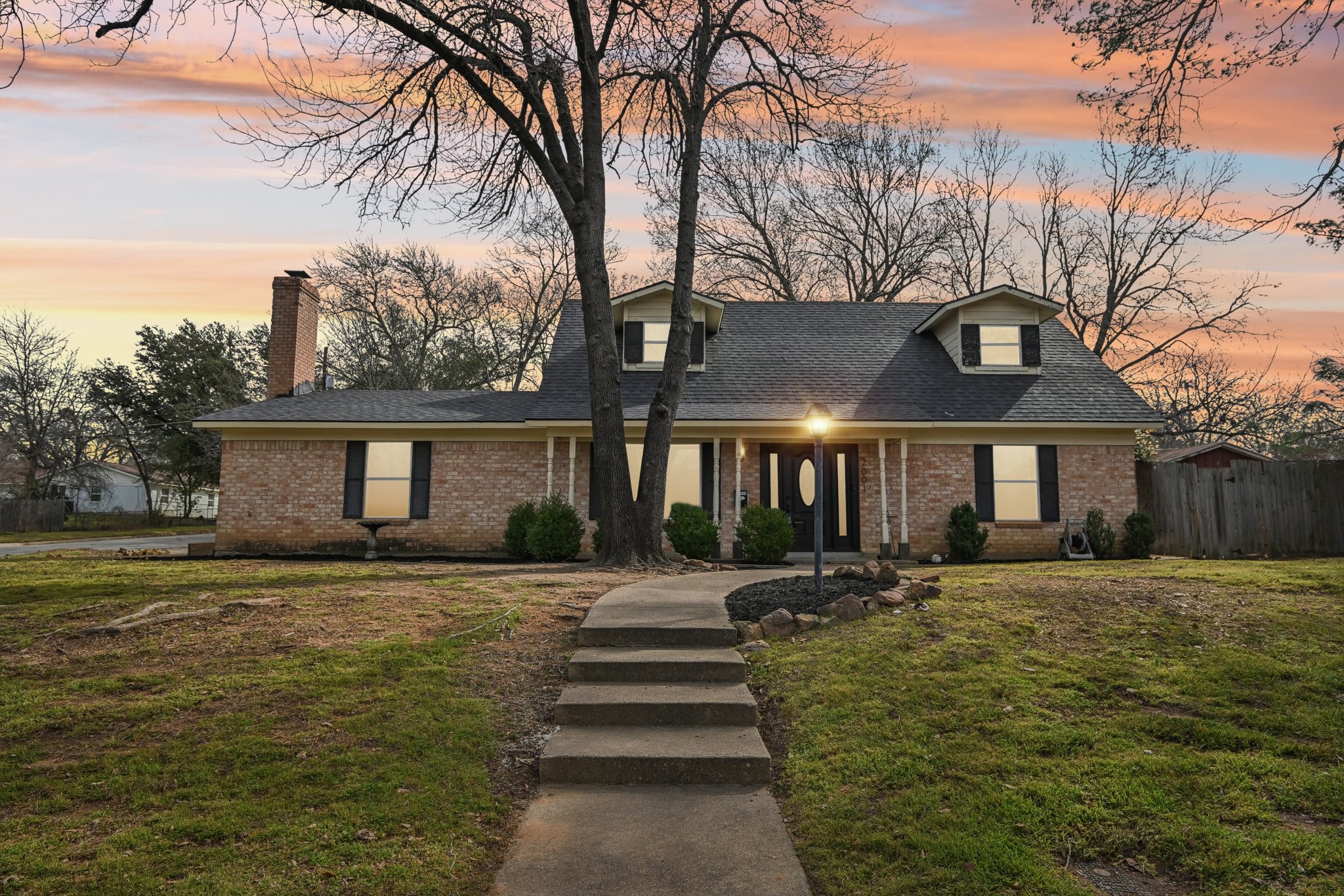 Photos of 2001 Kerry Dr Arlington TX 76013