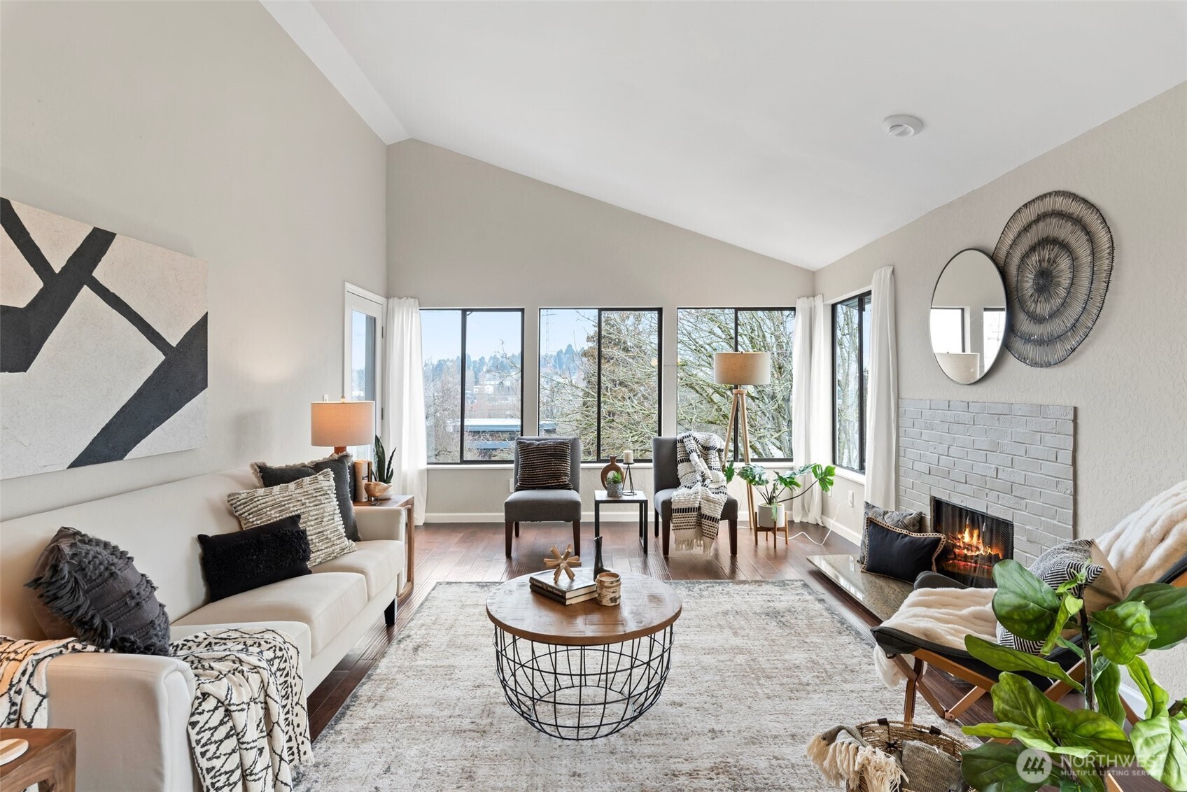 Photos of 174 Florentia St Apt 401 Seattle WA 98109