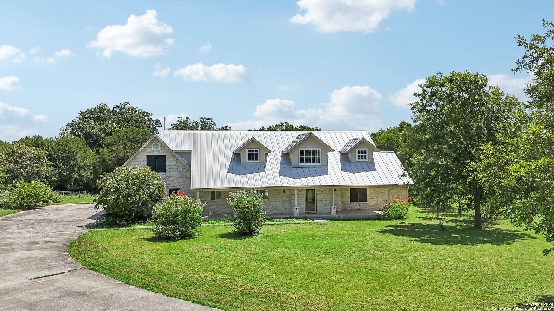 Photos of 127 Oak Springs Dr Seguin TX 78155