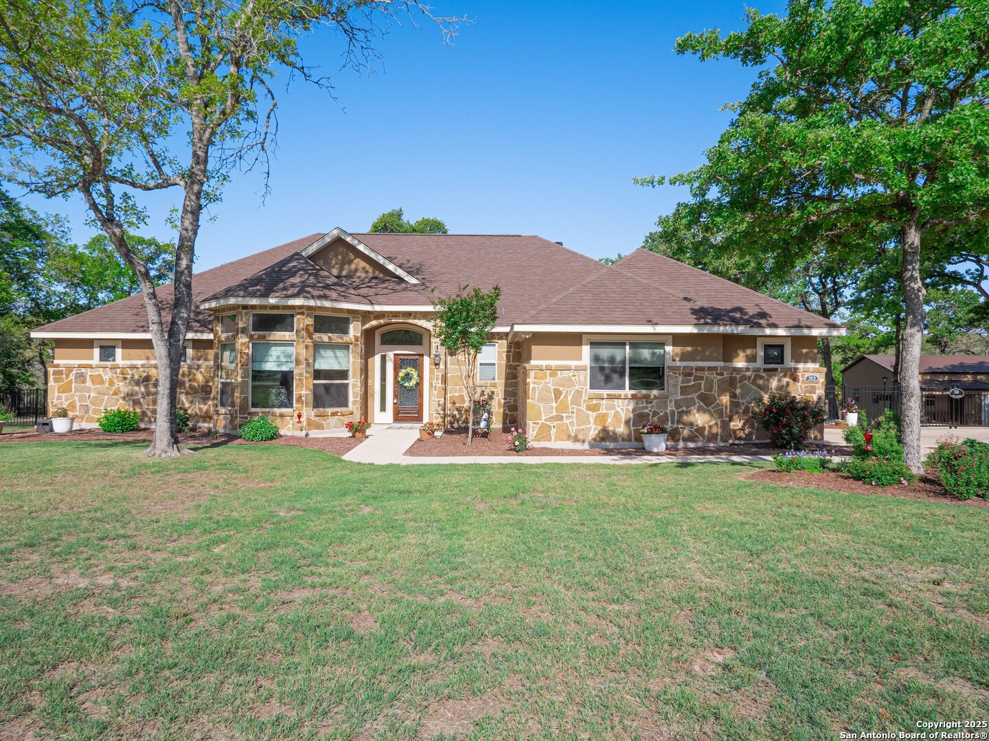 Photos of 352 Rose Meadow Dr La Vernia TX 78121