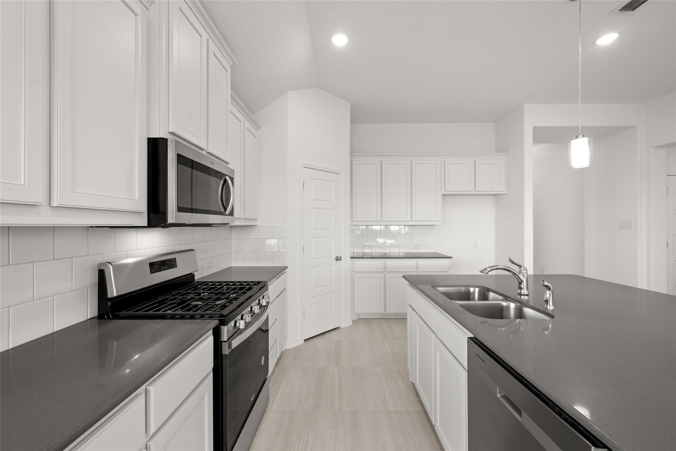 Photos of 921 Beverly Dr Cleburne TX 76033