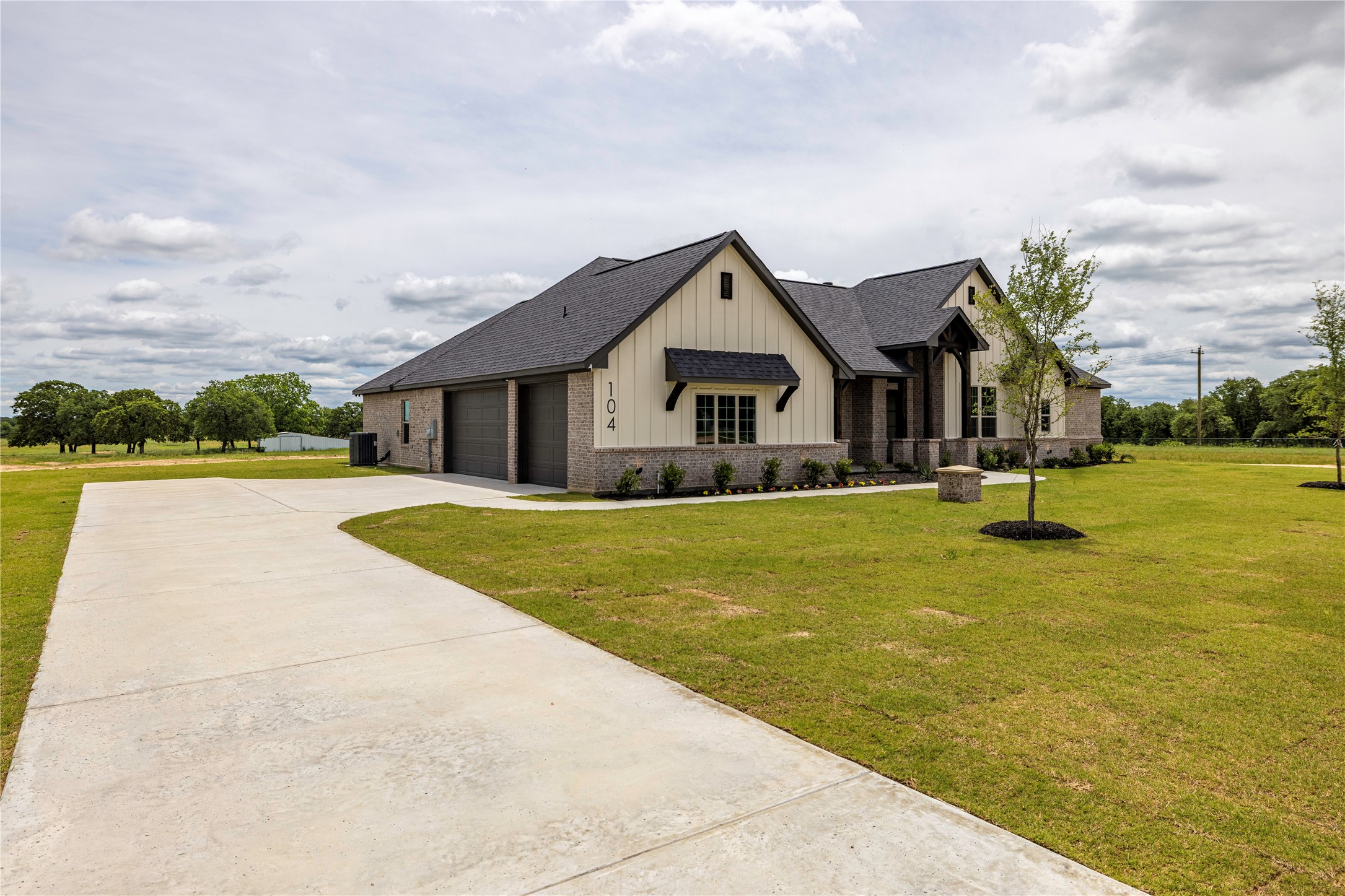 Photos of 104 Prairie Winds Dr Poolville TX 76487